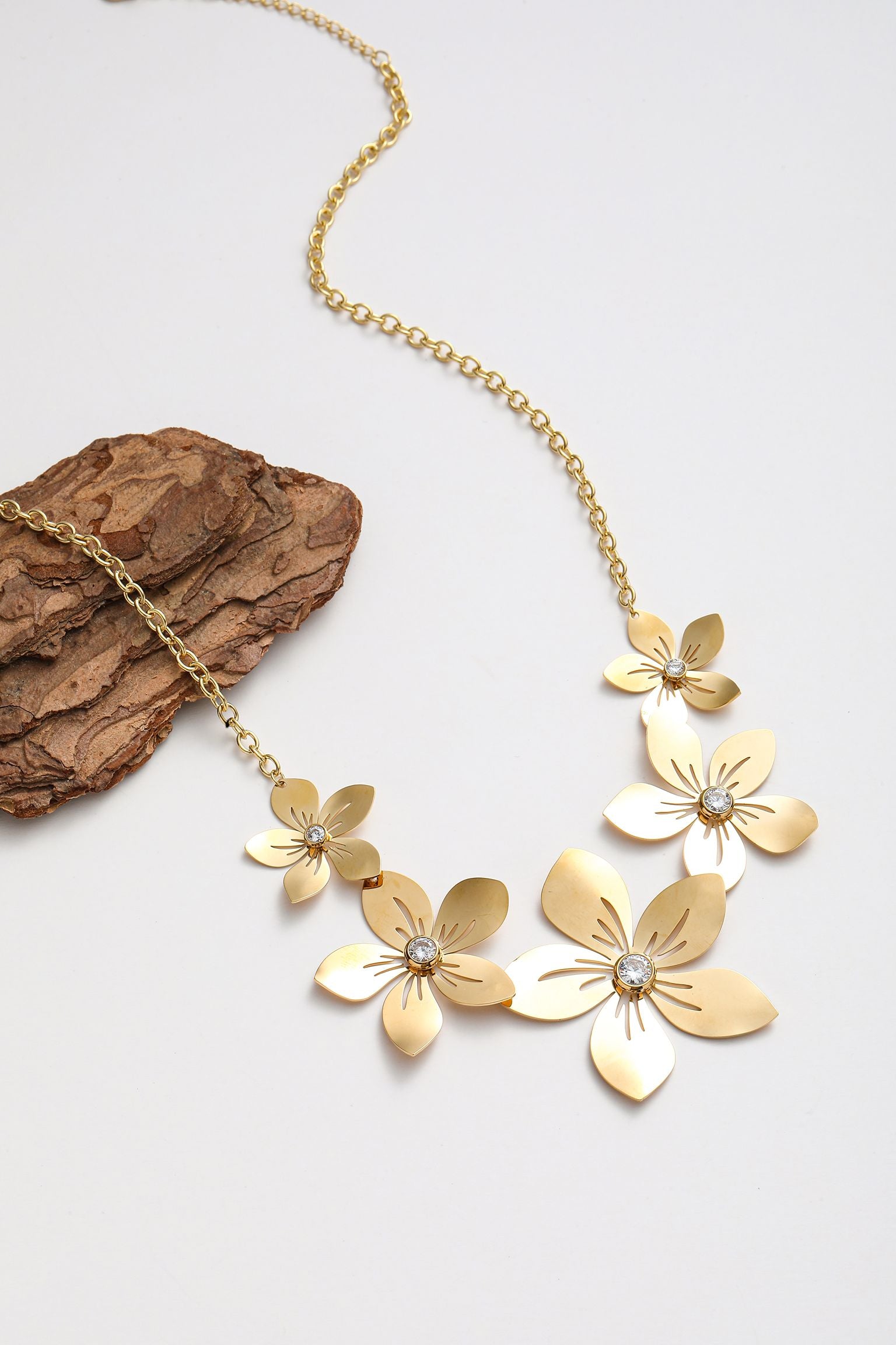 Collana con 5 fiore floreale