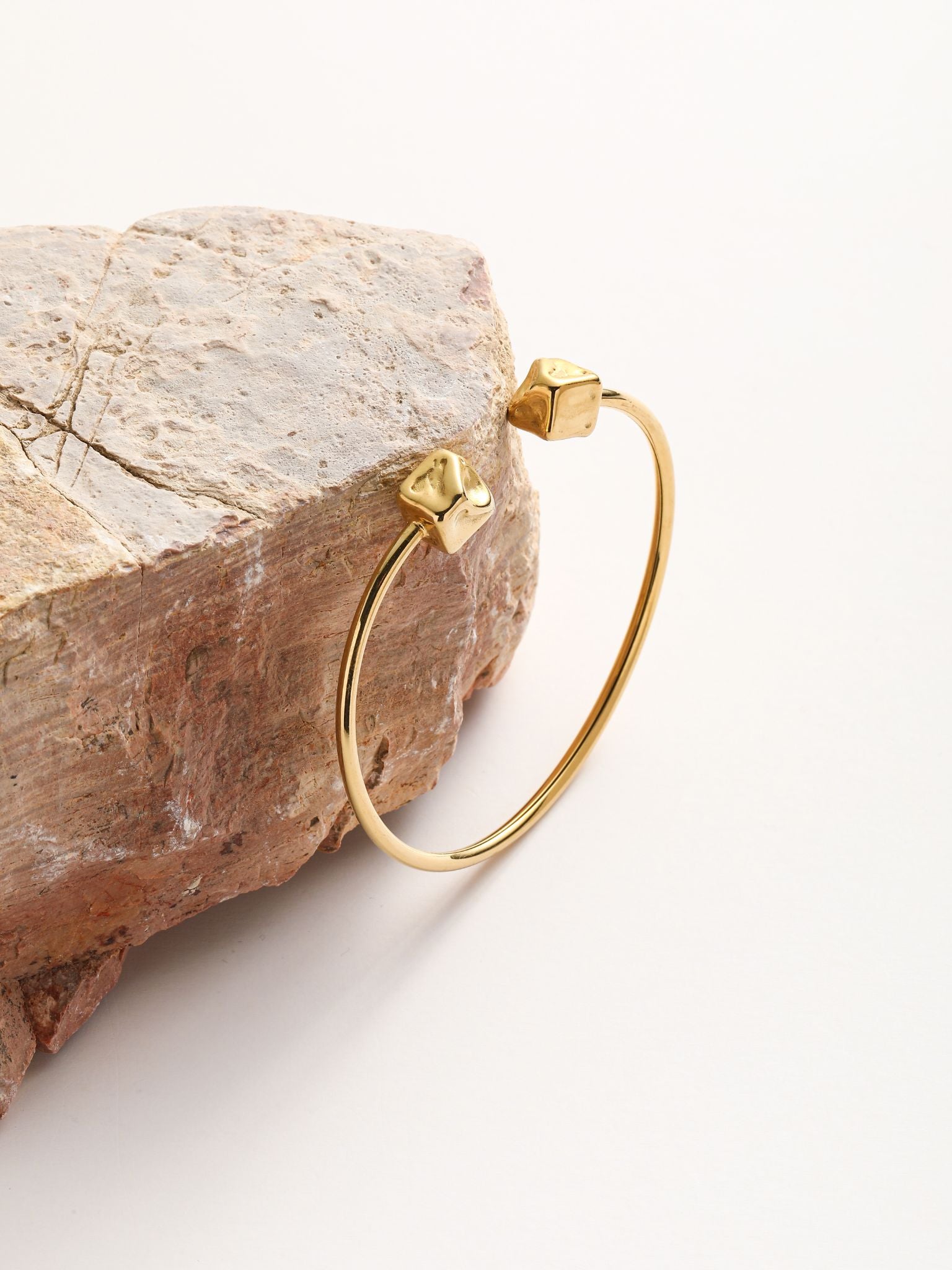 Bracciale rigido in acciaio