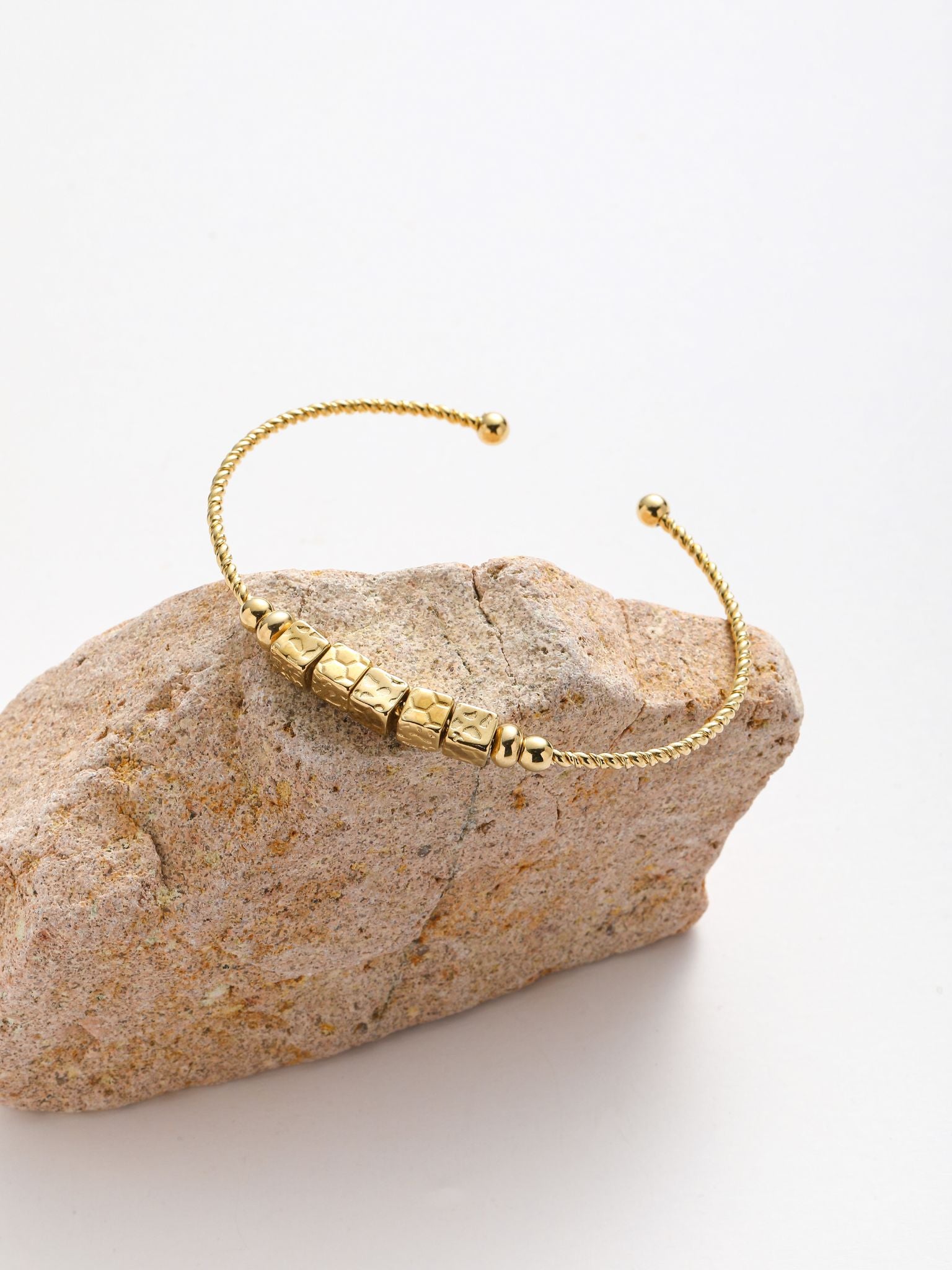 Bracciale rigido in acciaio