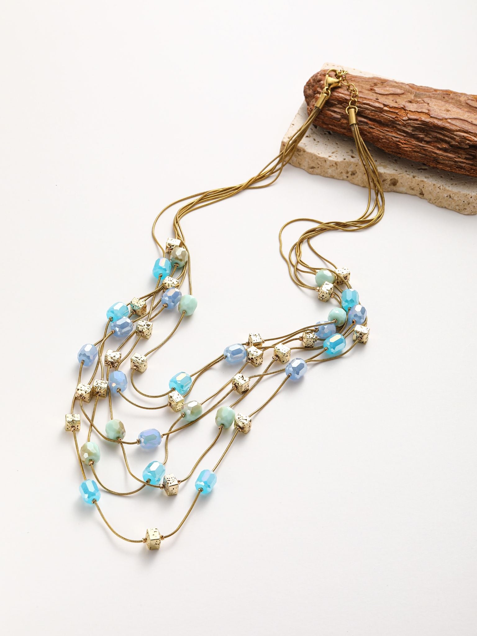 Collana in catena di serpente con pietra dura e cr