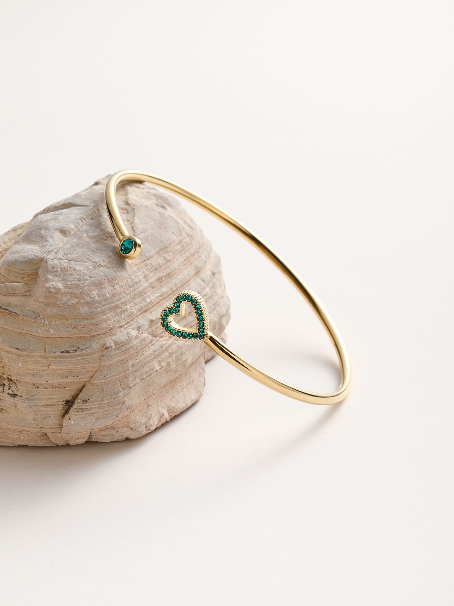 Bracciale rigido con cuore strass