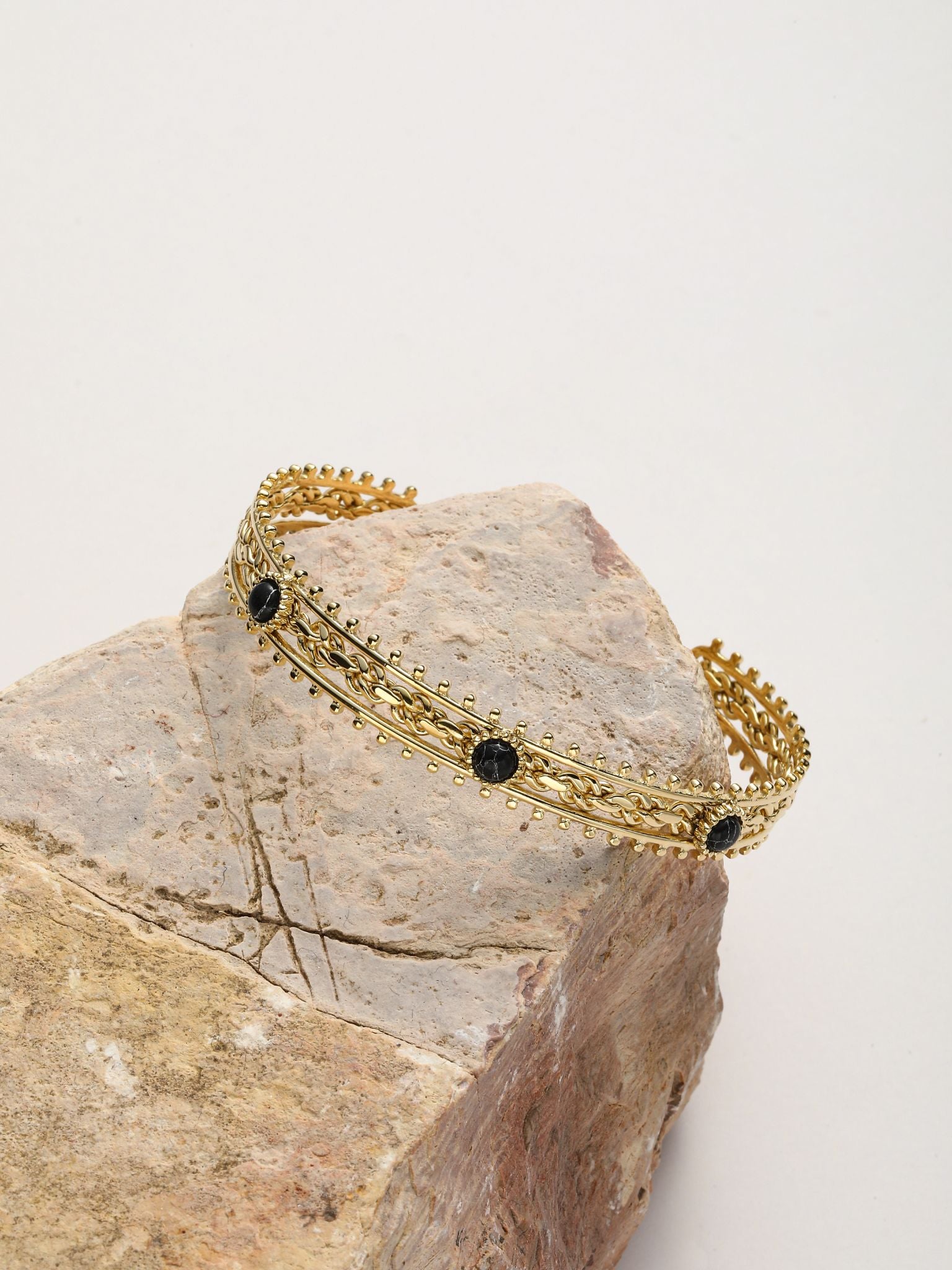 Bracciaio rigito stile vintage con pietra