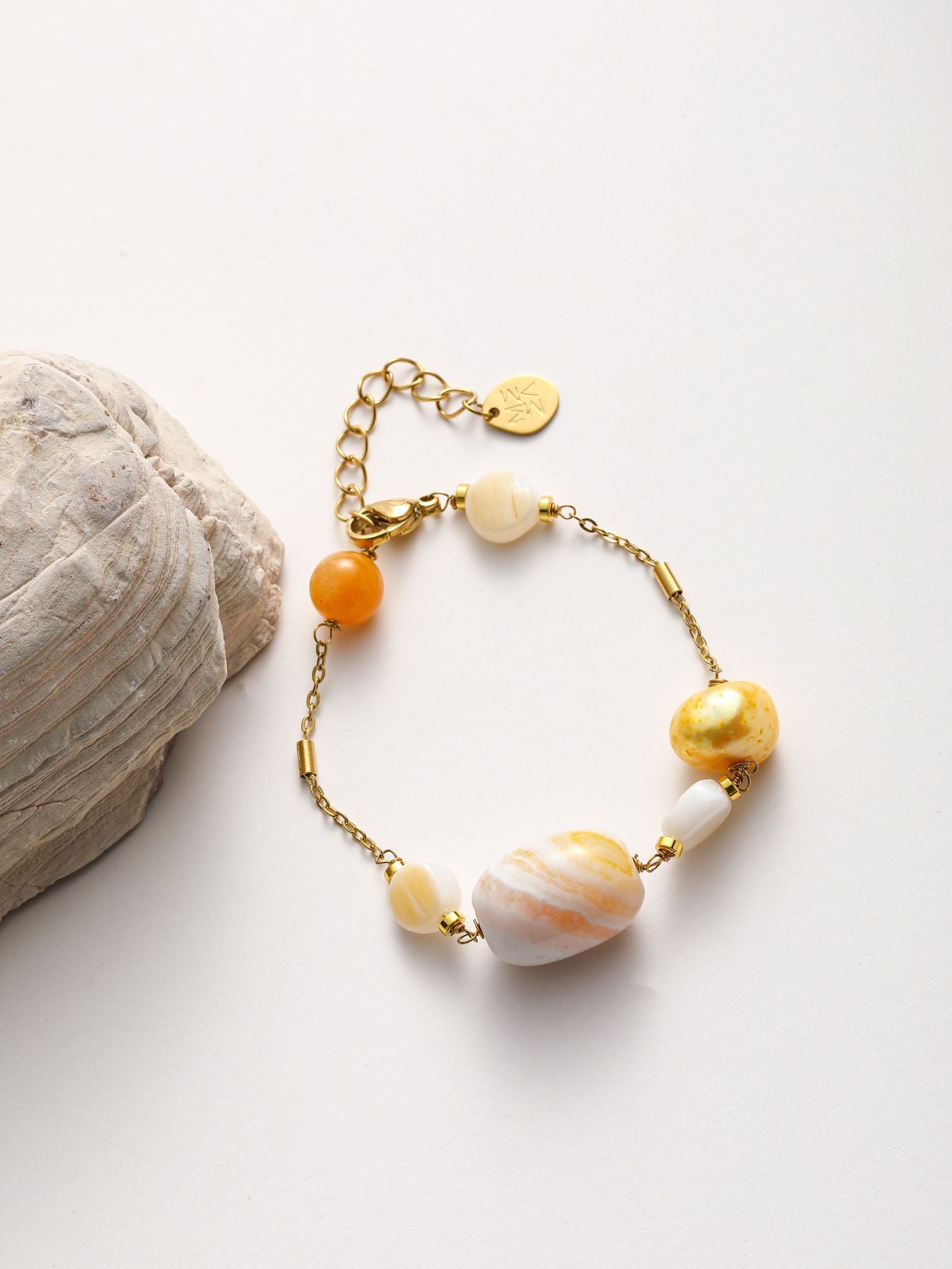 Bracciale in perle fiume e pietra dura