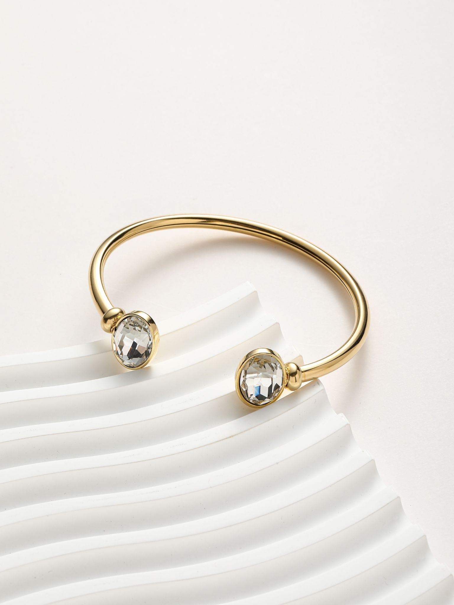 Bracciale rigido acciaio con strass forma ovale