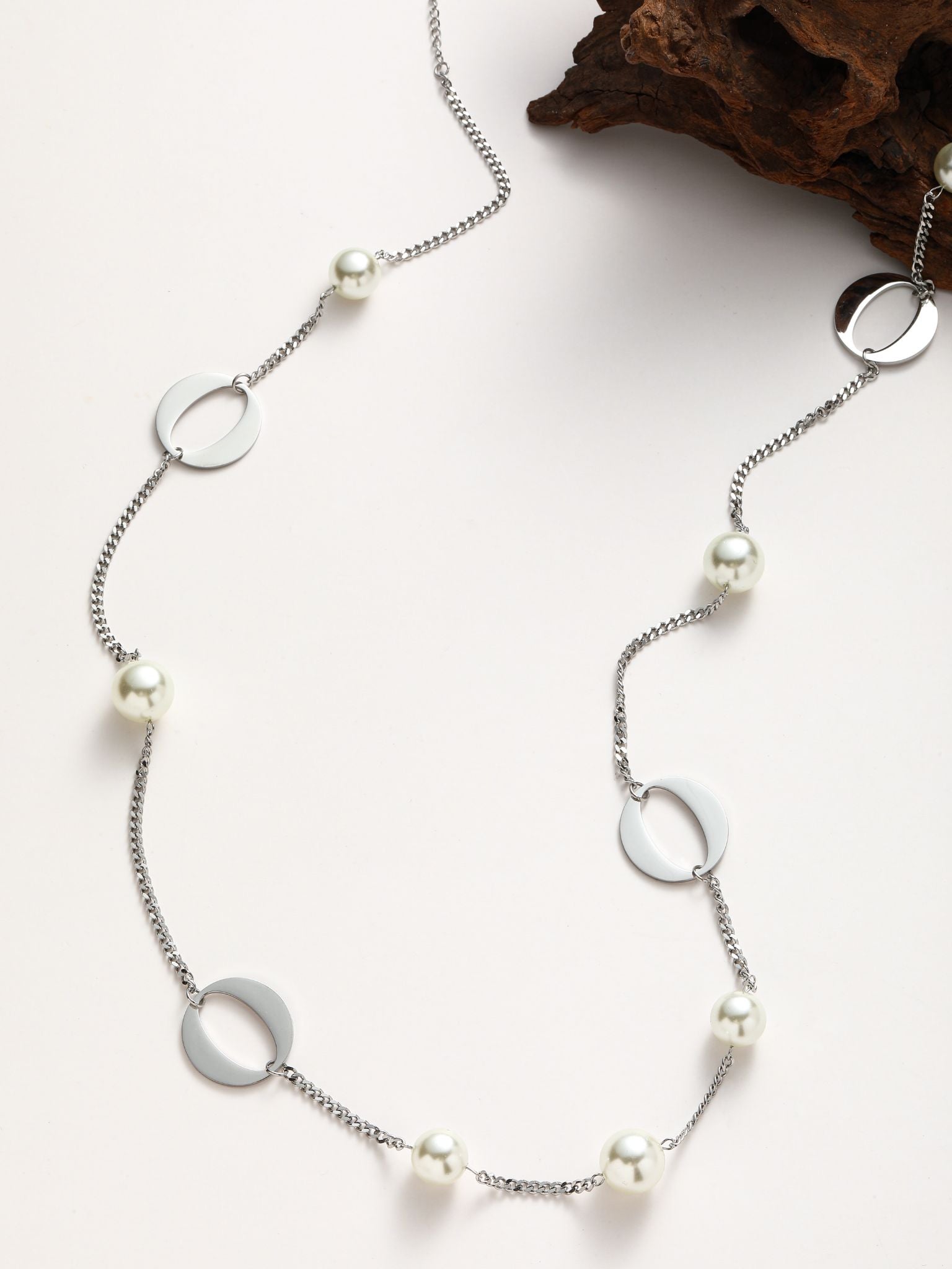 Collana con perle bianche