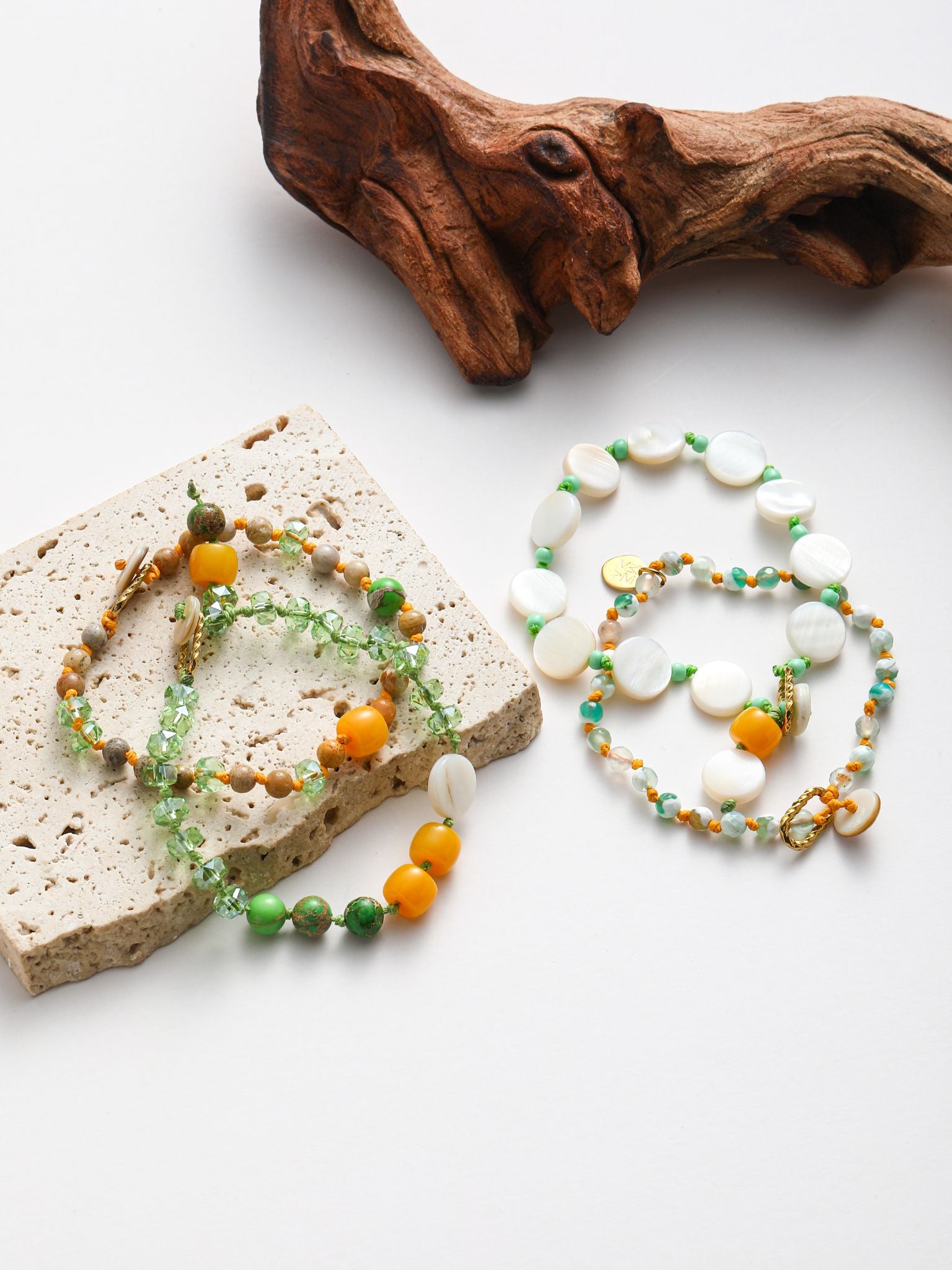 Bracciale in pietra dura e conchiglia 4 pezzi