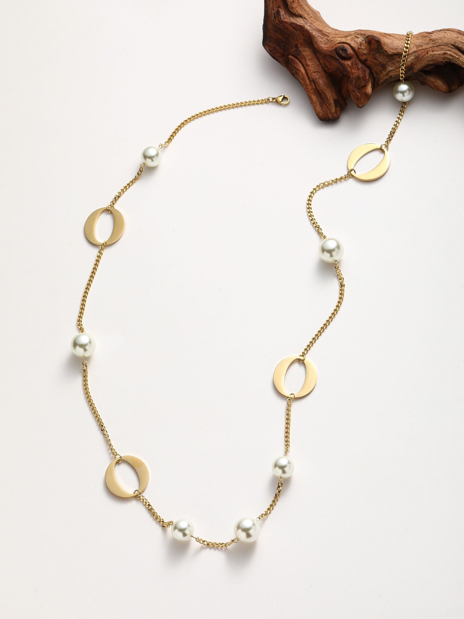 Collana con perle bianche