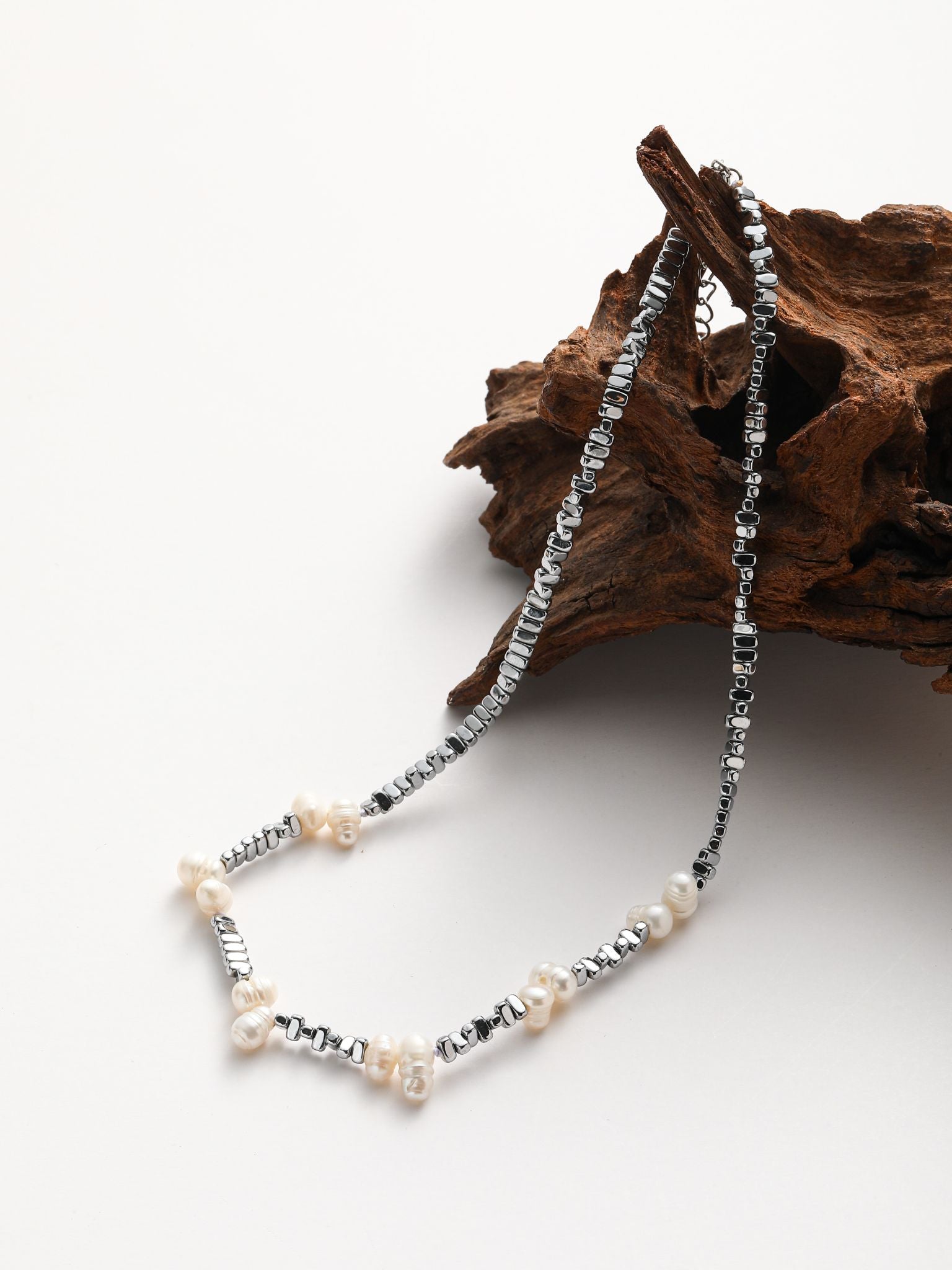 Collana in perle fiume e pietra dura