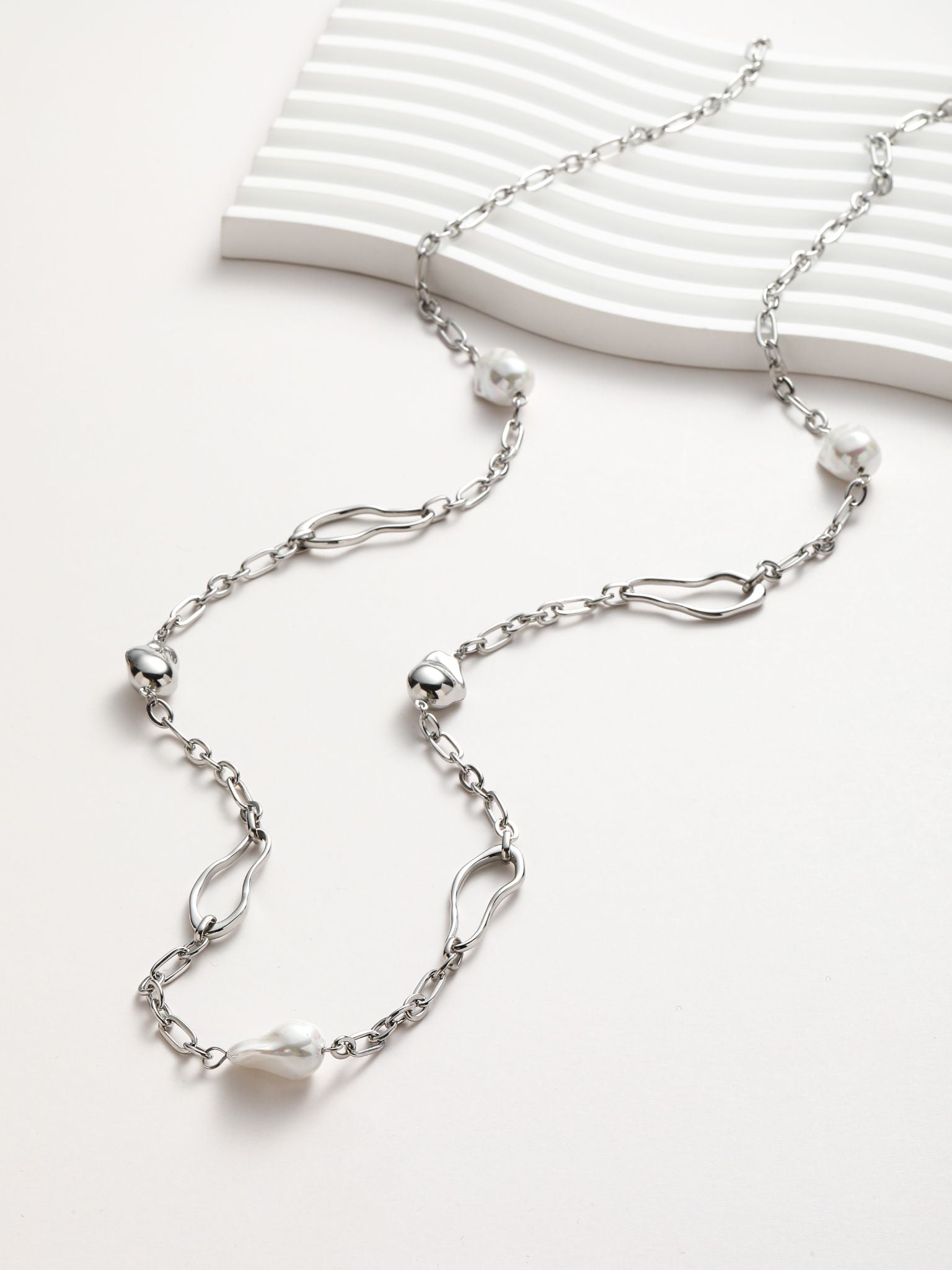 Collana con perle bianche