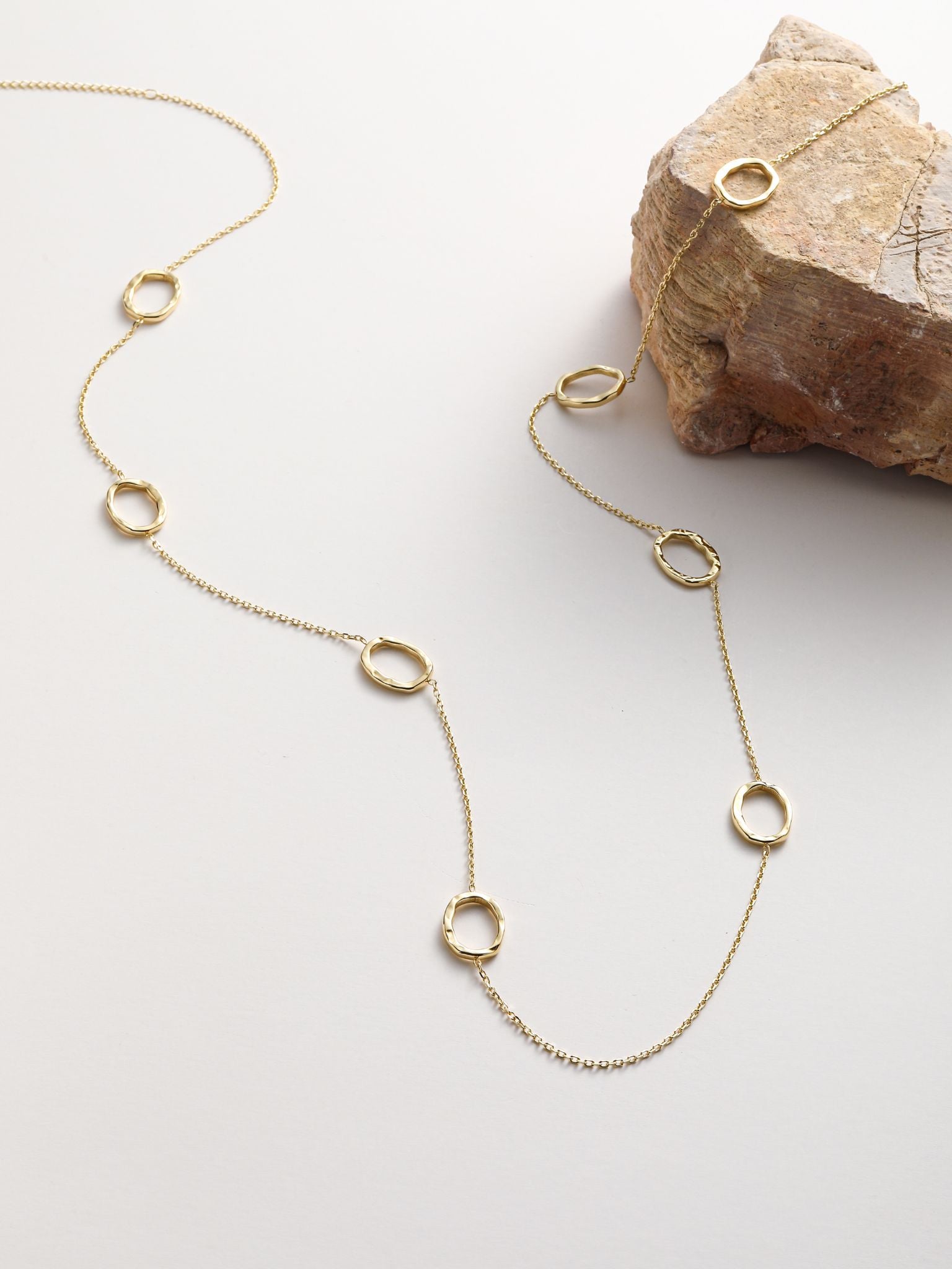 Collana con varie pezzi acciaio a forma irregolare