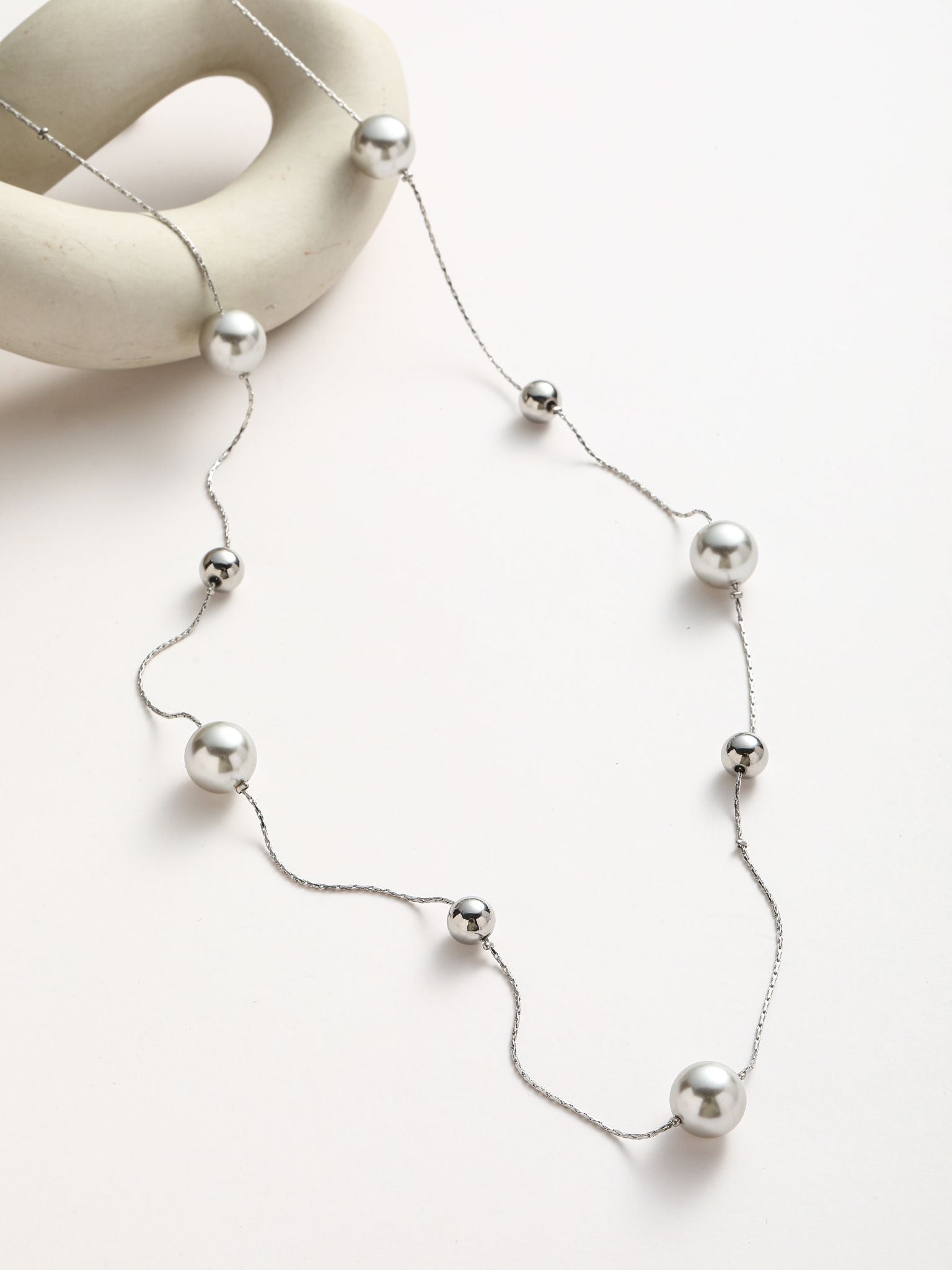 Collana con perle bianche
