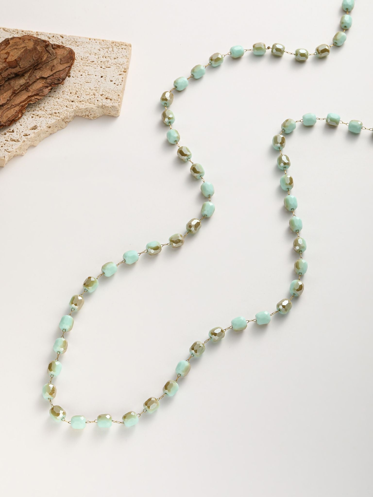Collana in catena di cristalli quadrati