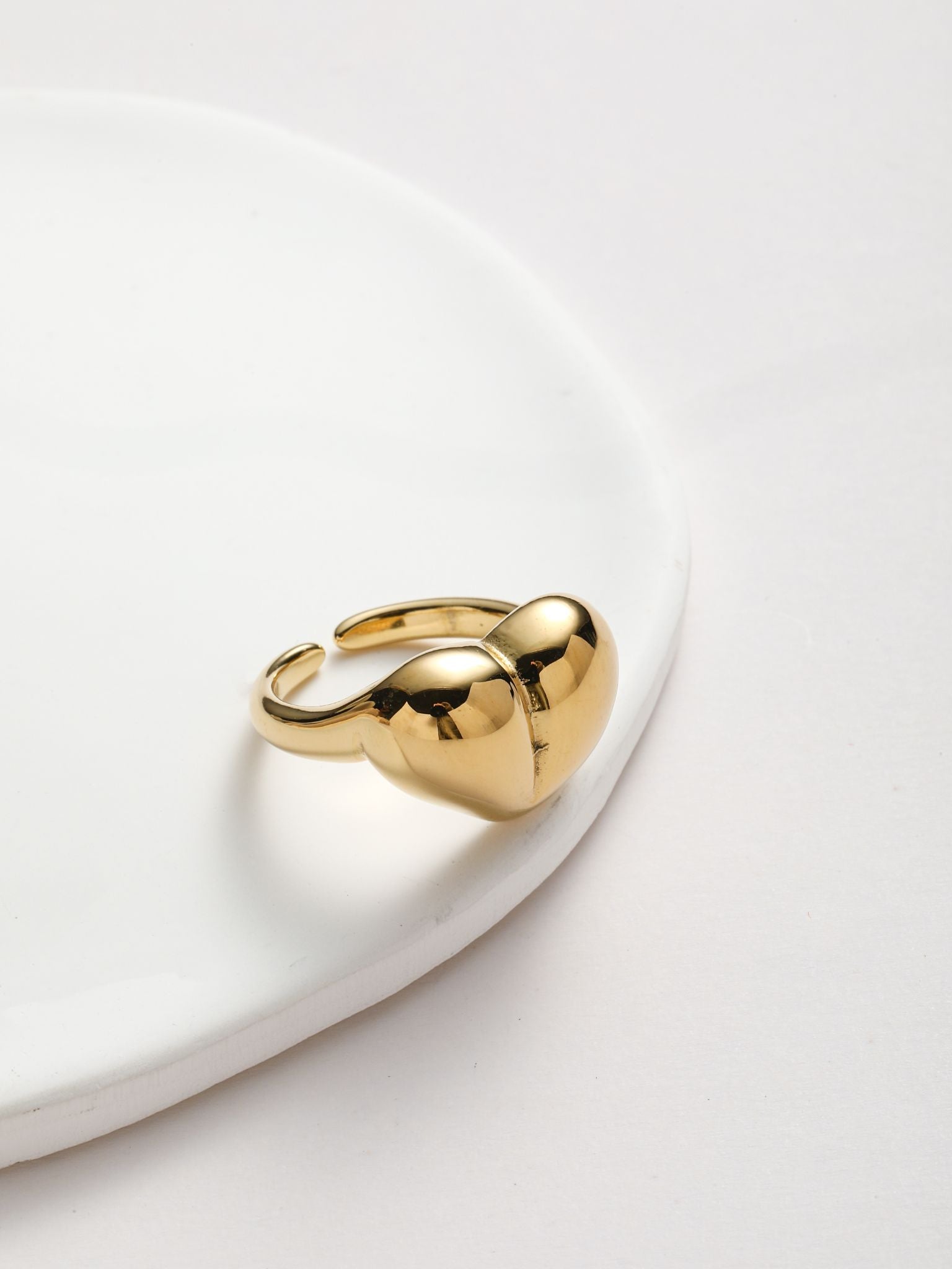 Anello con cuore pieno