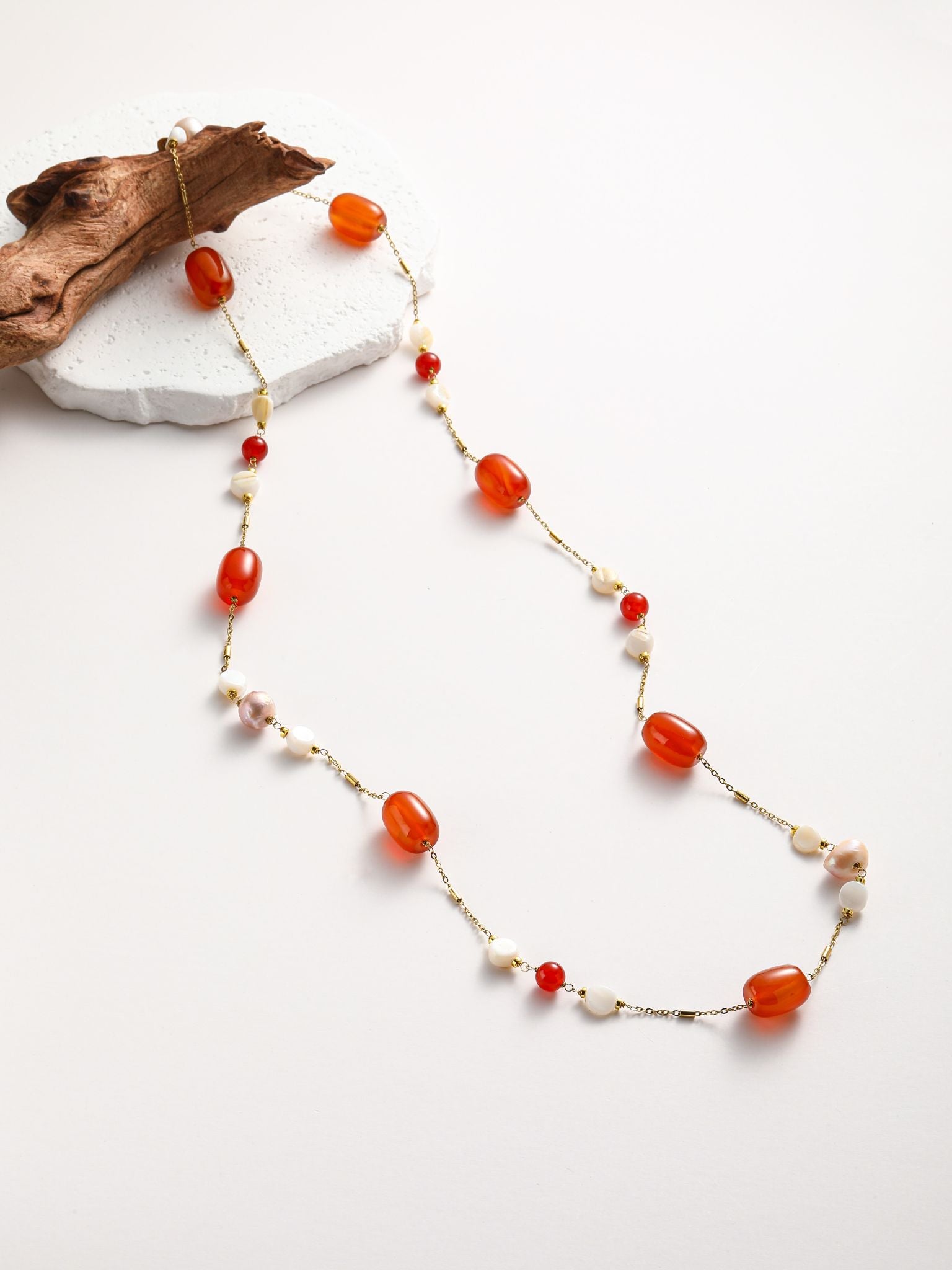 Collana in perle fiume e pietra dura