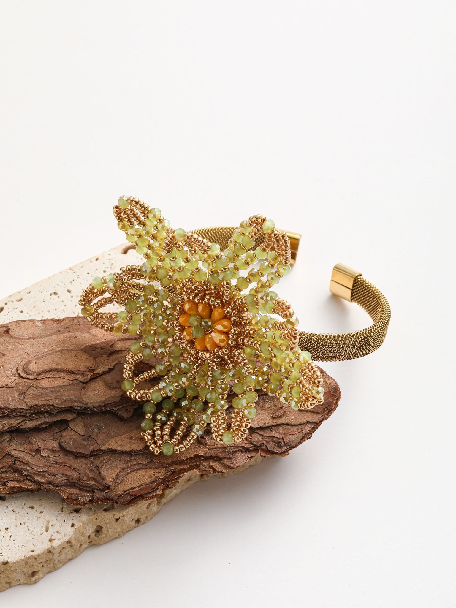 Bracciale con fiore in acciaio