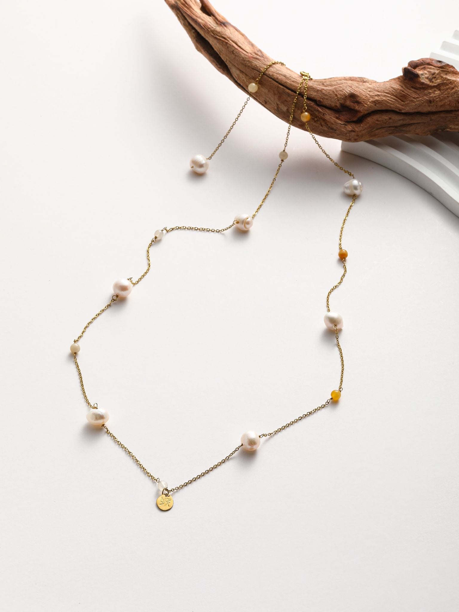 Collana in perle fiume e pietra dura