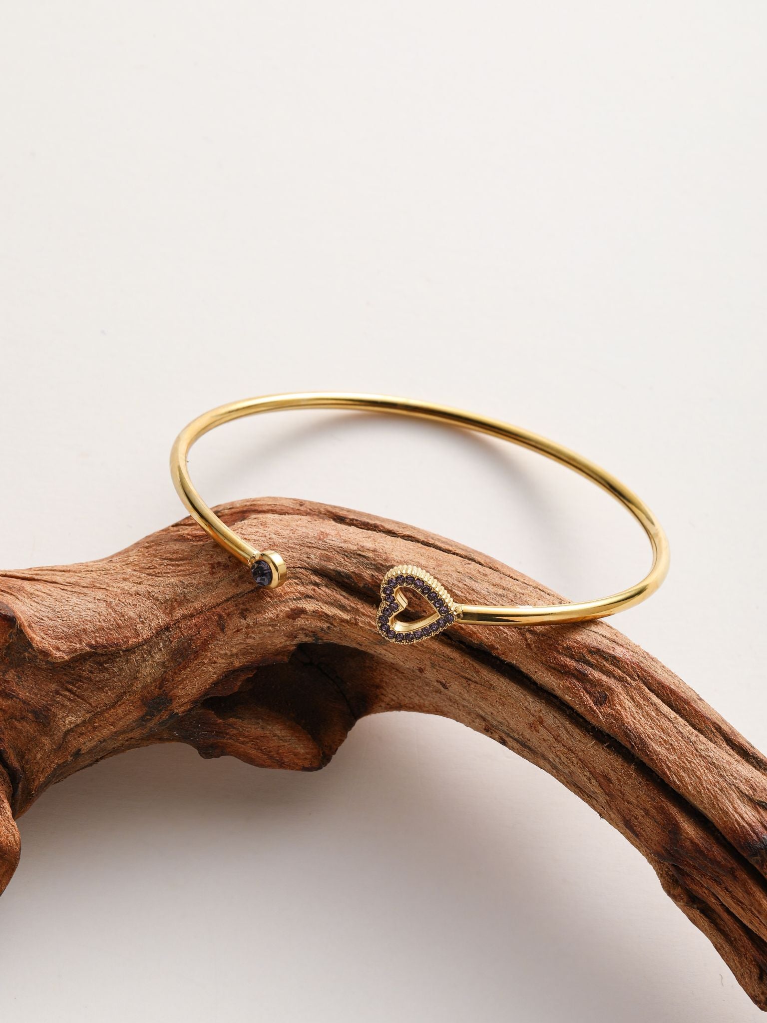 Bracciale rigido con cuore strass