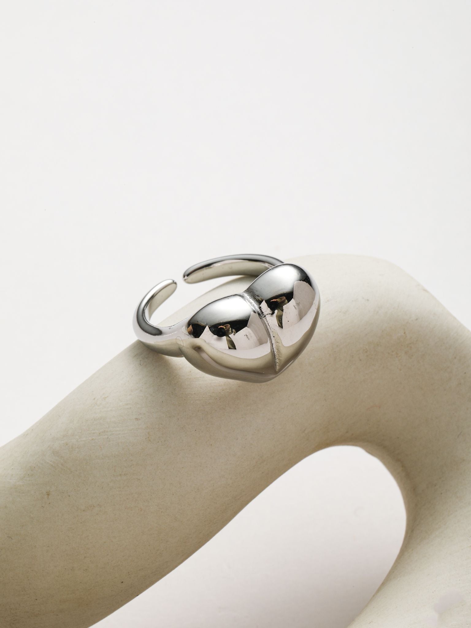 Anello con cuore pieno