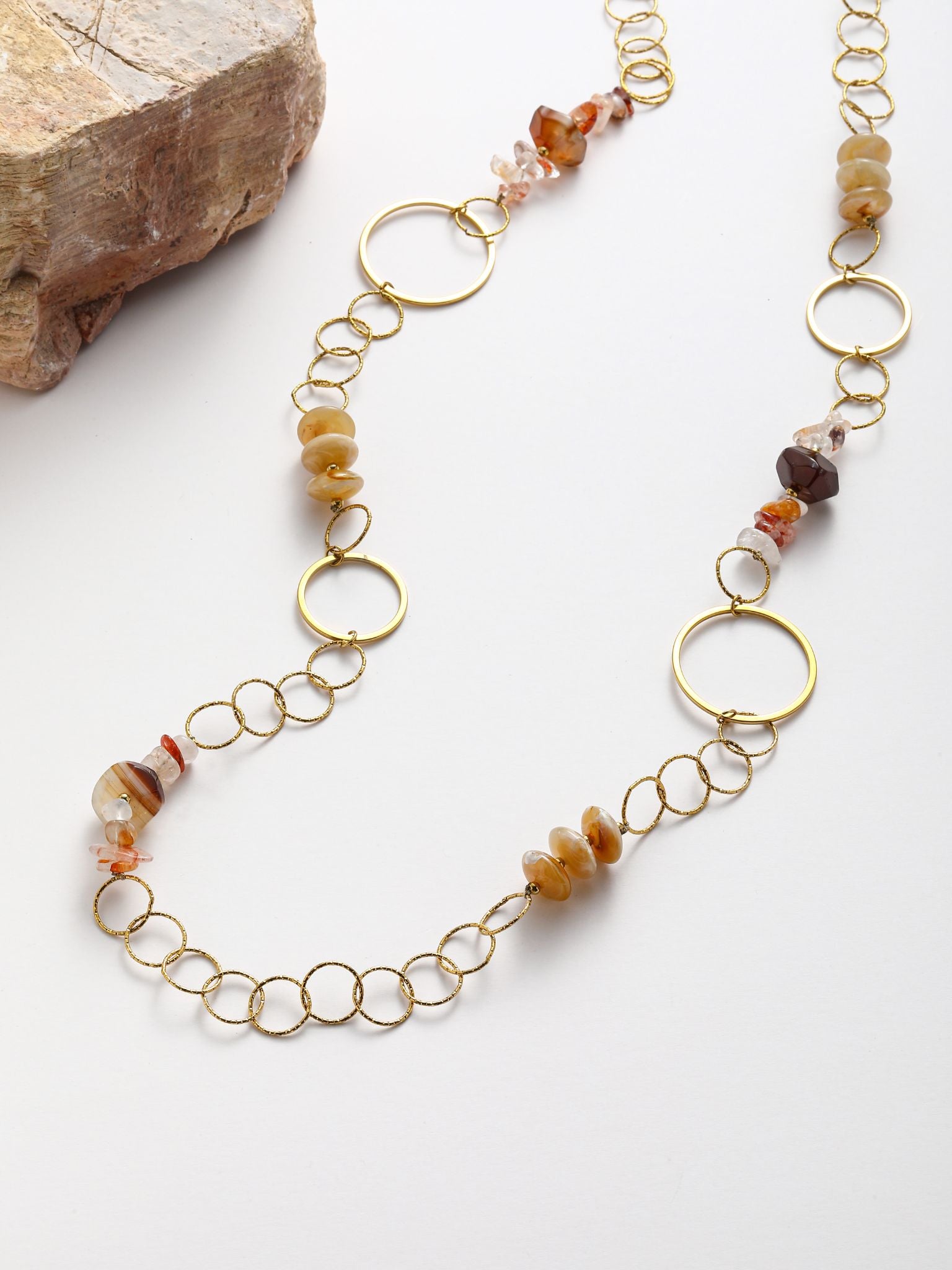 Collana con acciaio cerchio e pietra dura