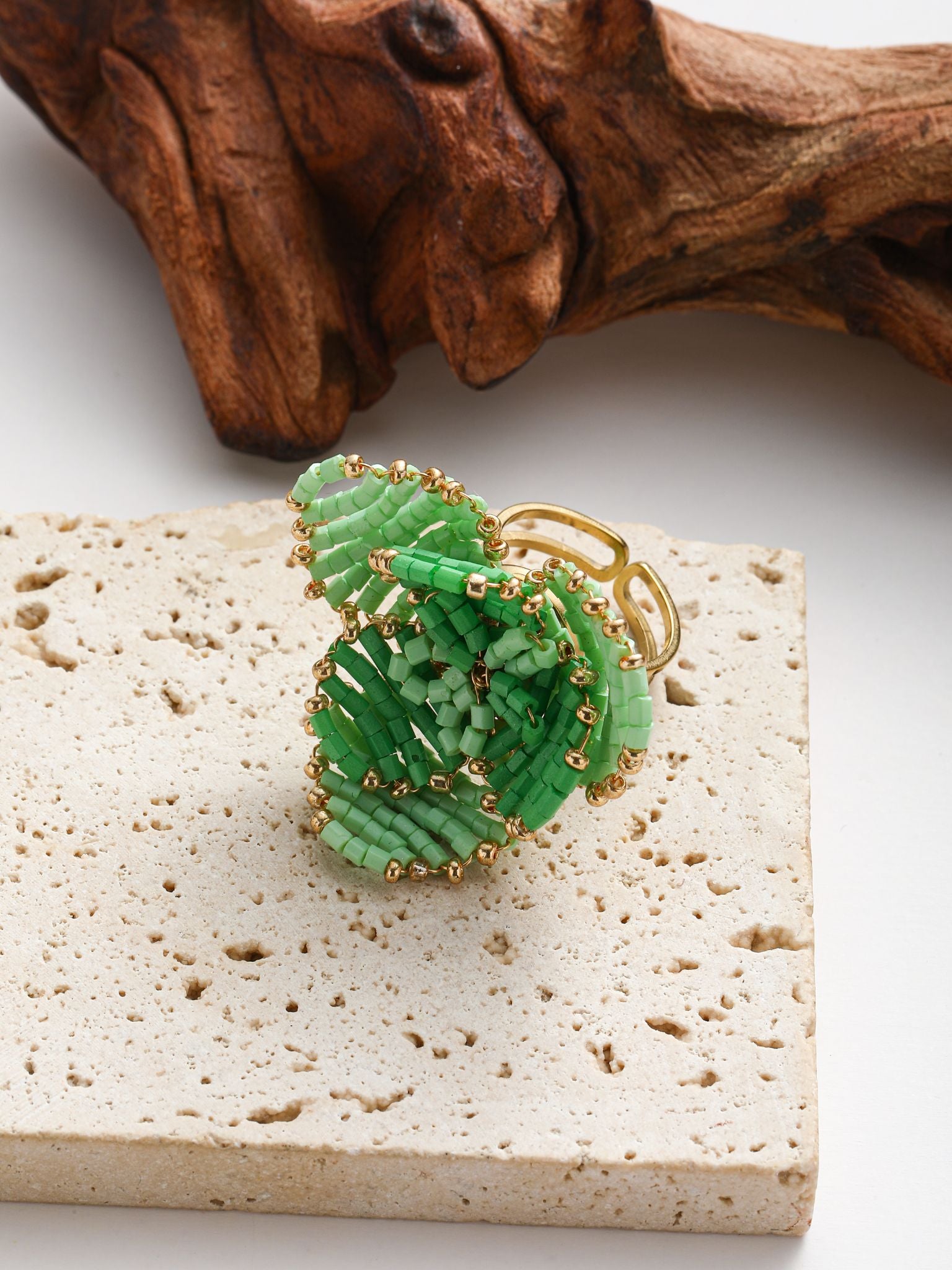 Anello intreccio di perline a fiore