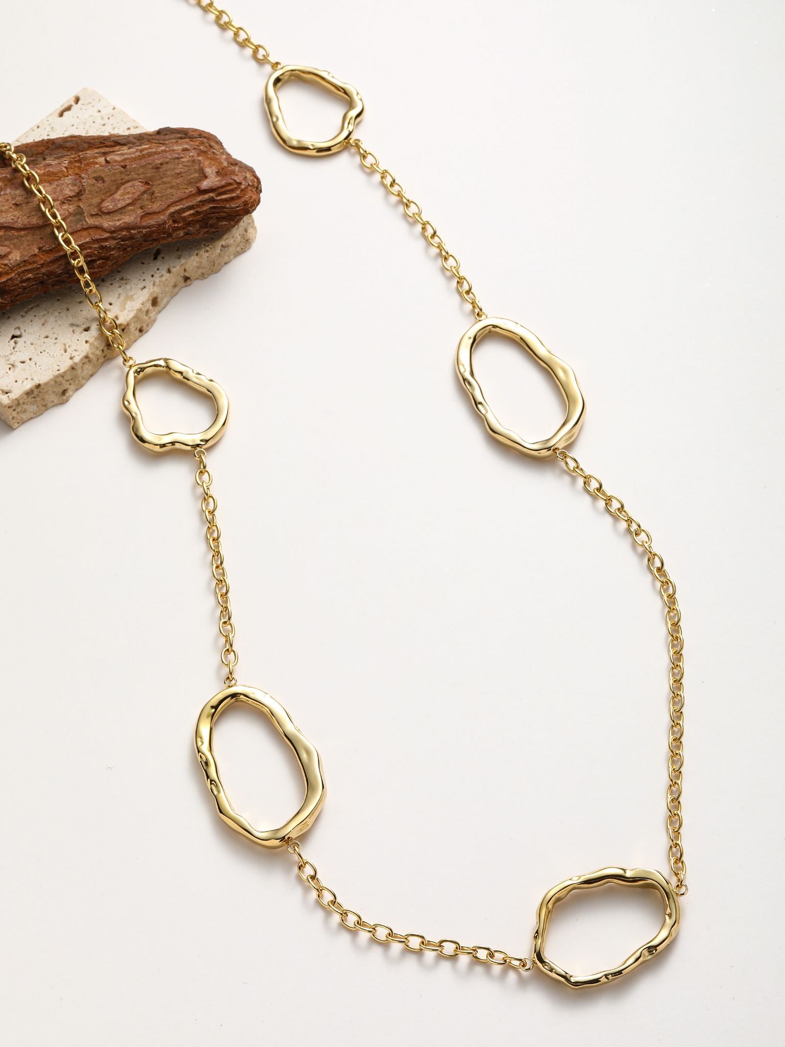 Collana con pezzi di acciaio forma irregolare