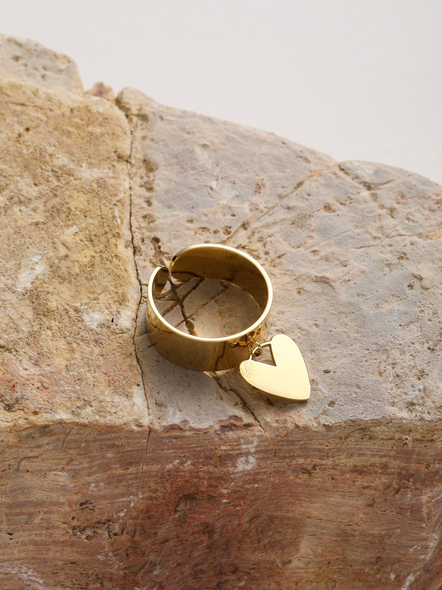 Anello con cuore pedente