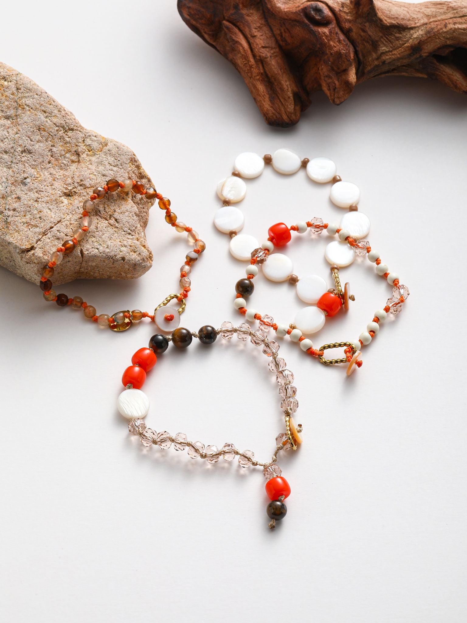 Bracciale in pietra dura e conchiglia 4 pezzi