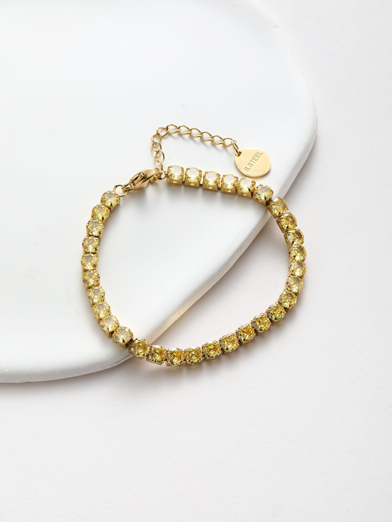 Bracciale a filo con zircone
