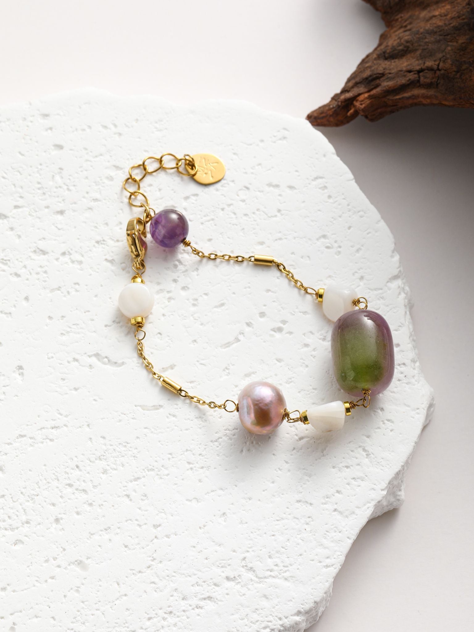 Bracciale in perle fiume e pietra dura