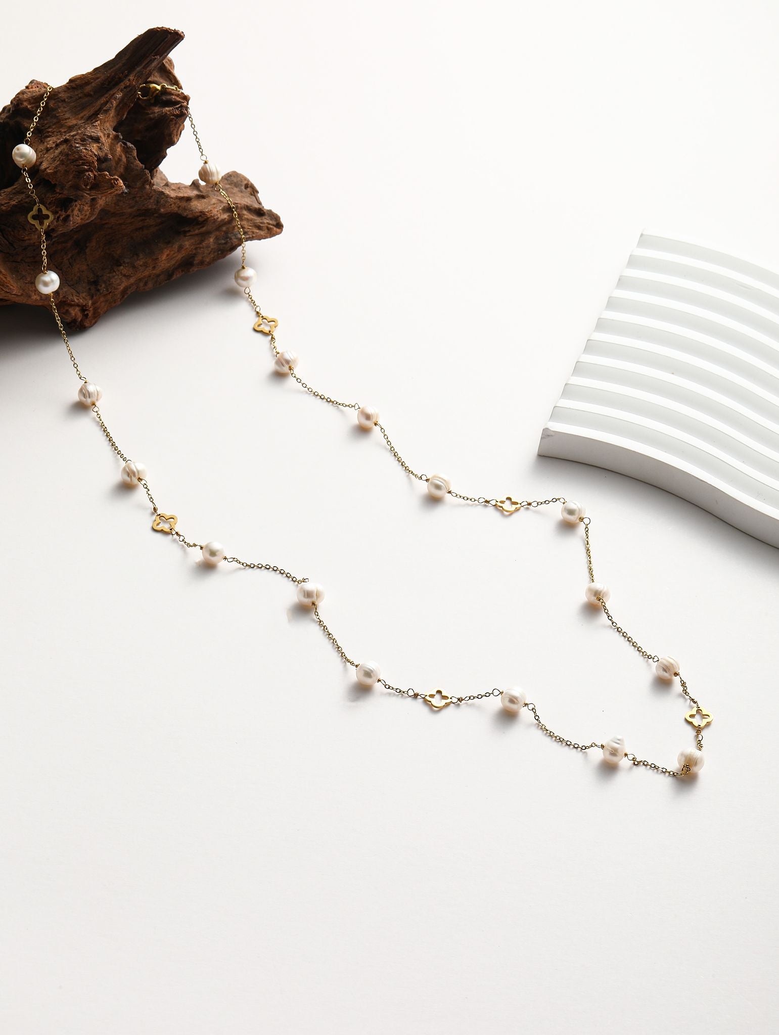 Collana in perle fiume quadrifoglio