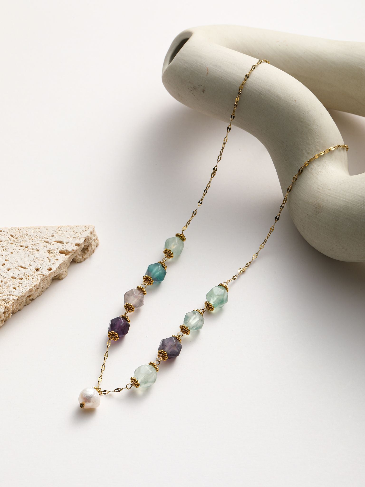 Collana in perle fiume e pietra dura