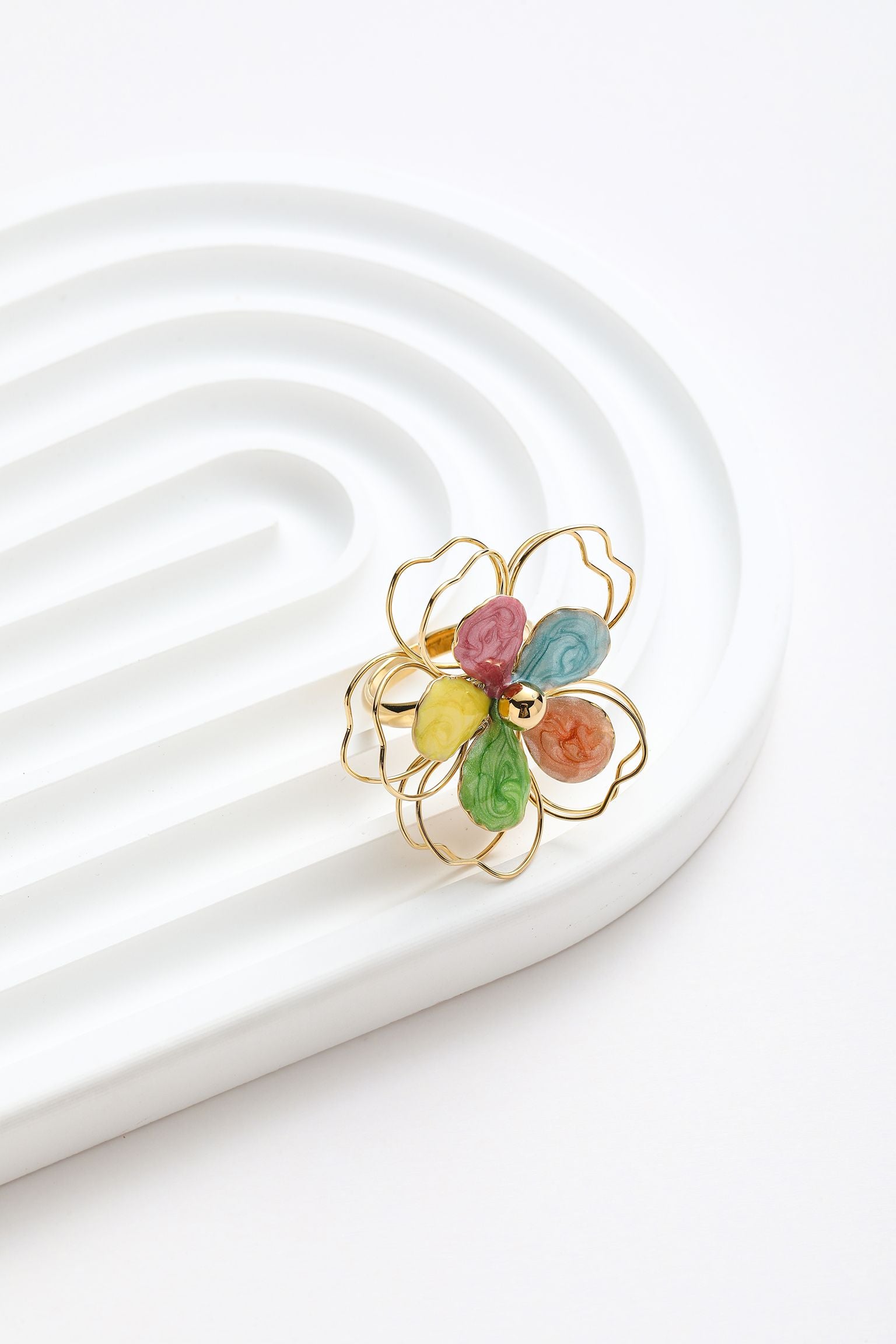 Anello con il fiore floreale in smalto