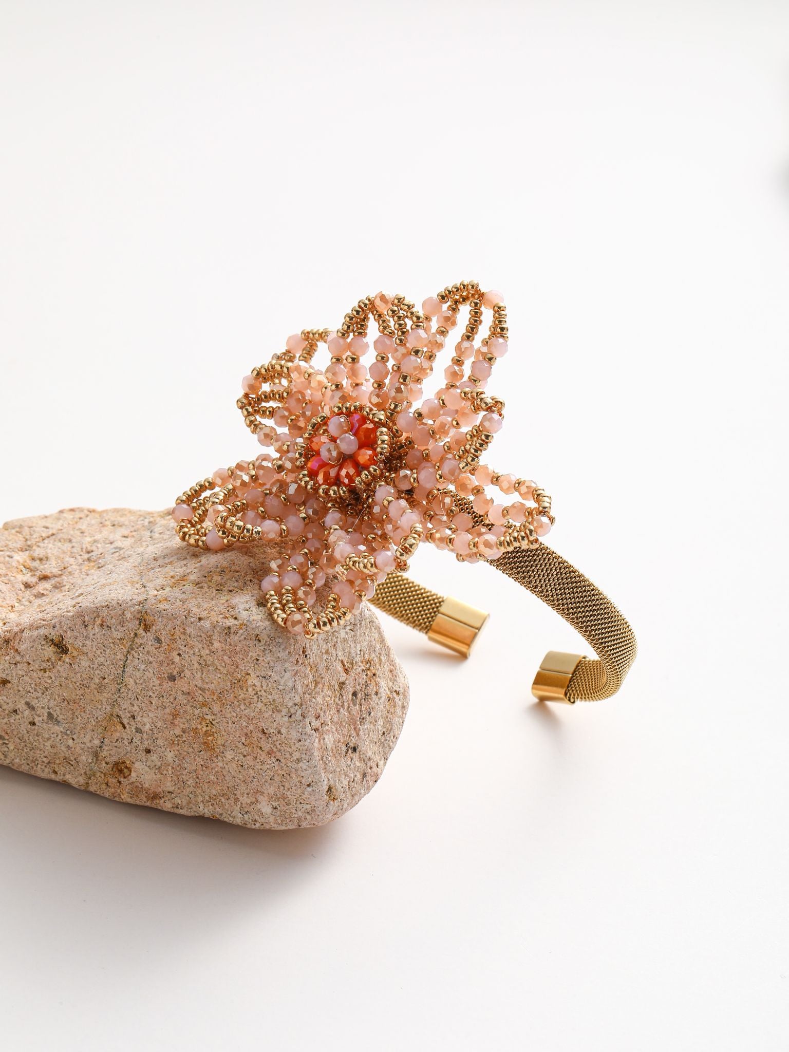 Bracciale con fiore in acciaio