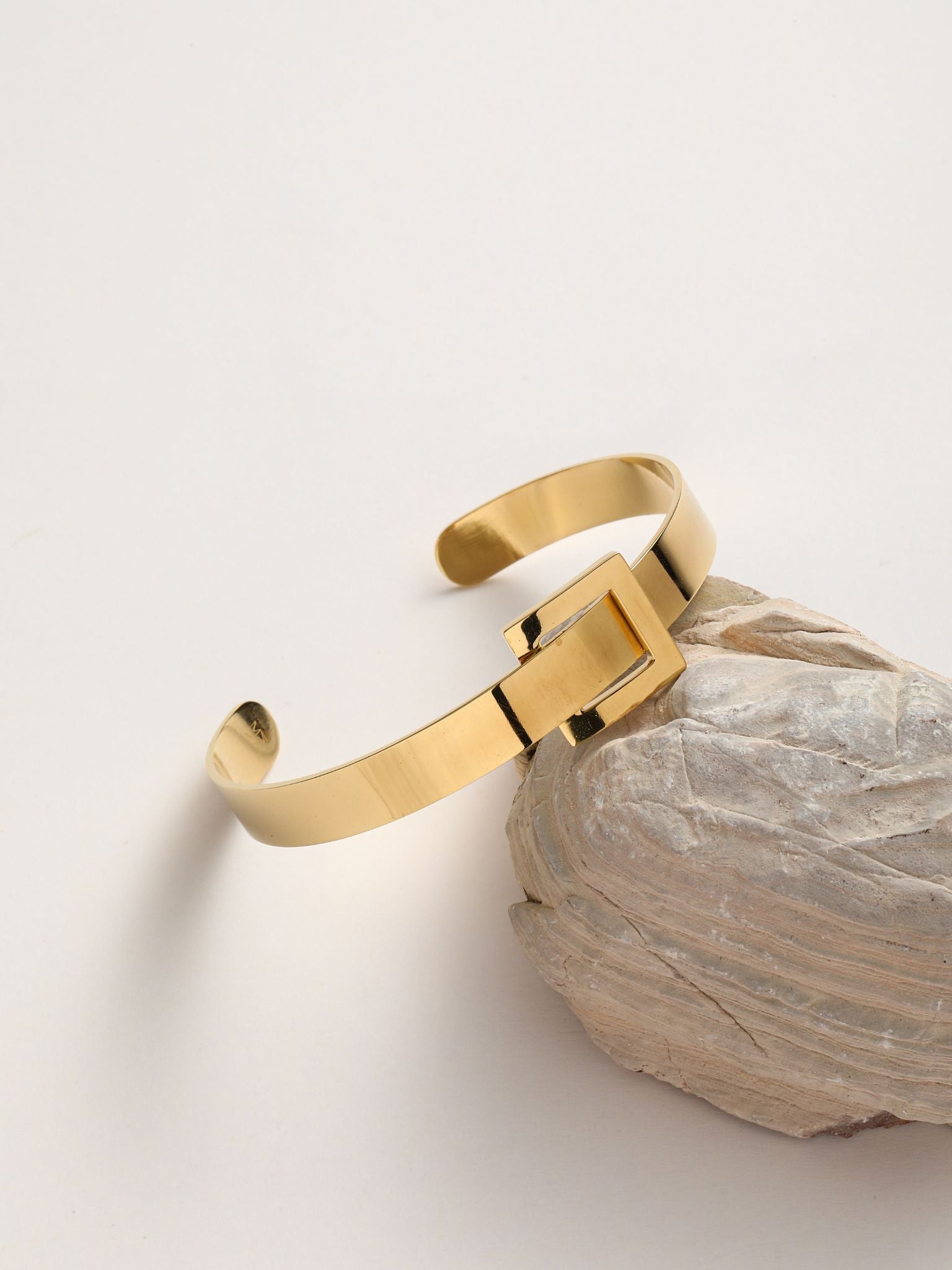 Bracciale rigido acciaio in forma fibbia quadrato