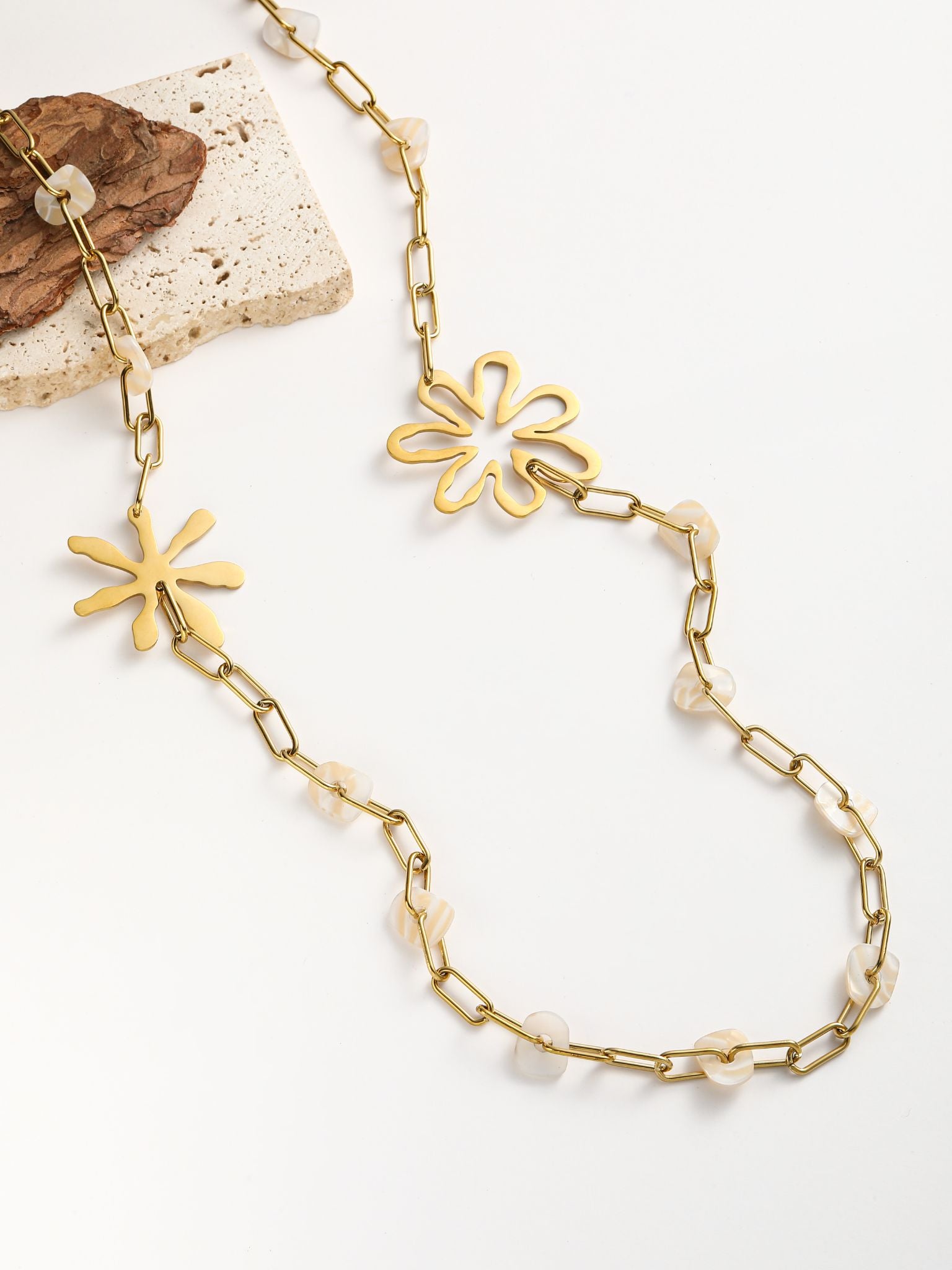 Collana fiore in acciaio con plexiglass