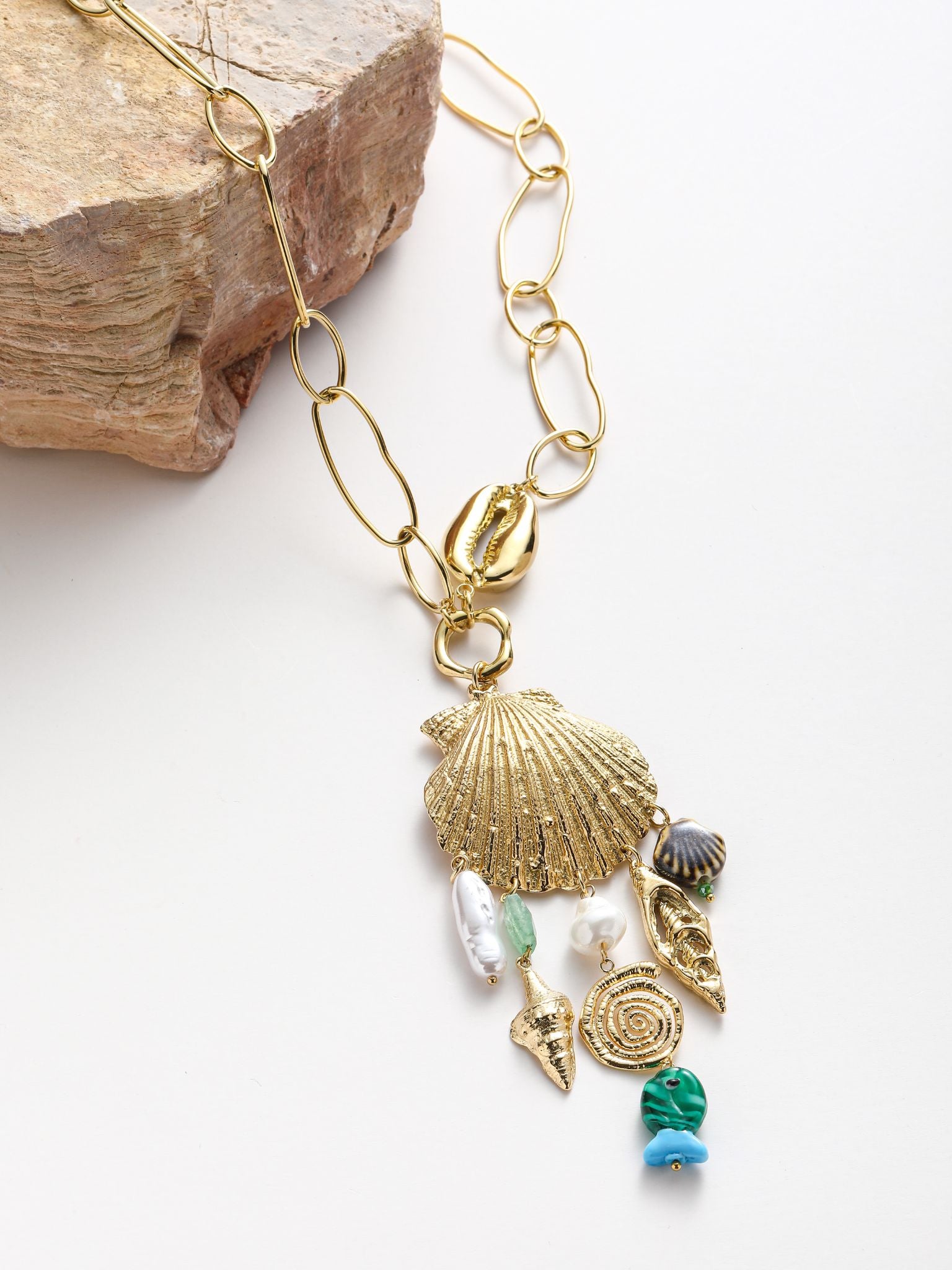Collana a forma Y con conchiglia