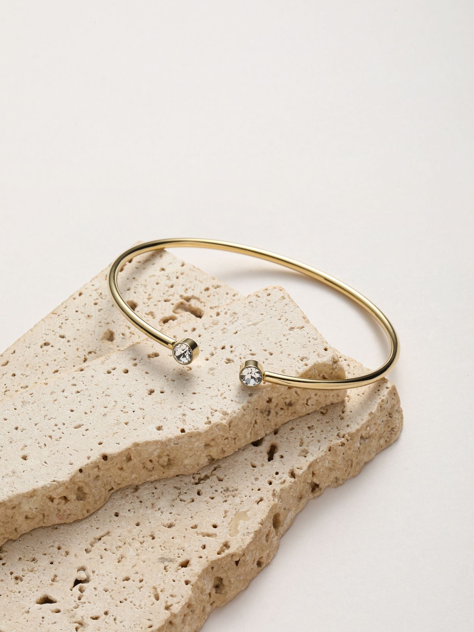 Bracciale rigido con punto strass