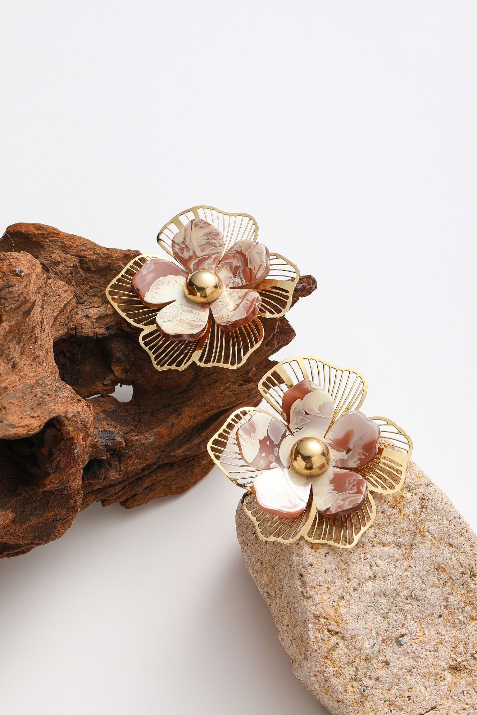 Orecchini con fiore plexiglass floreale