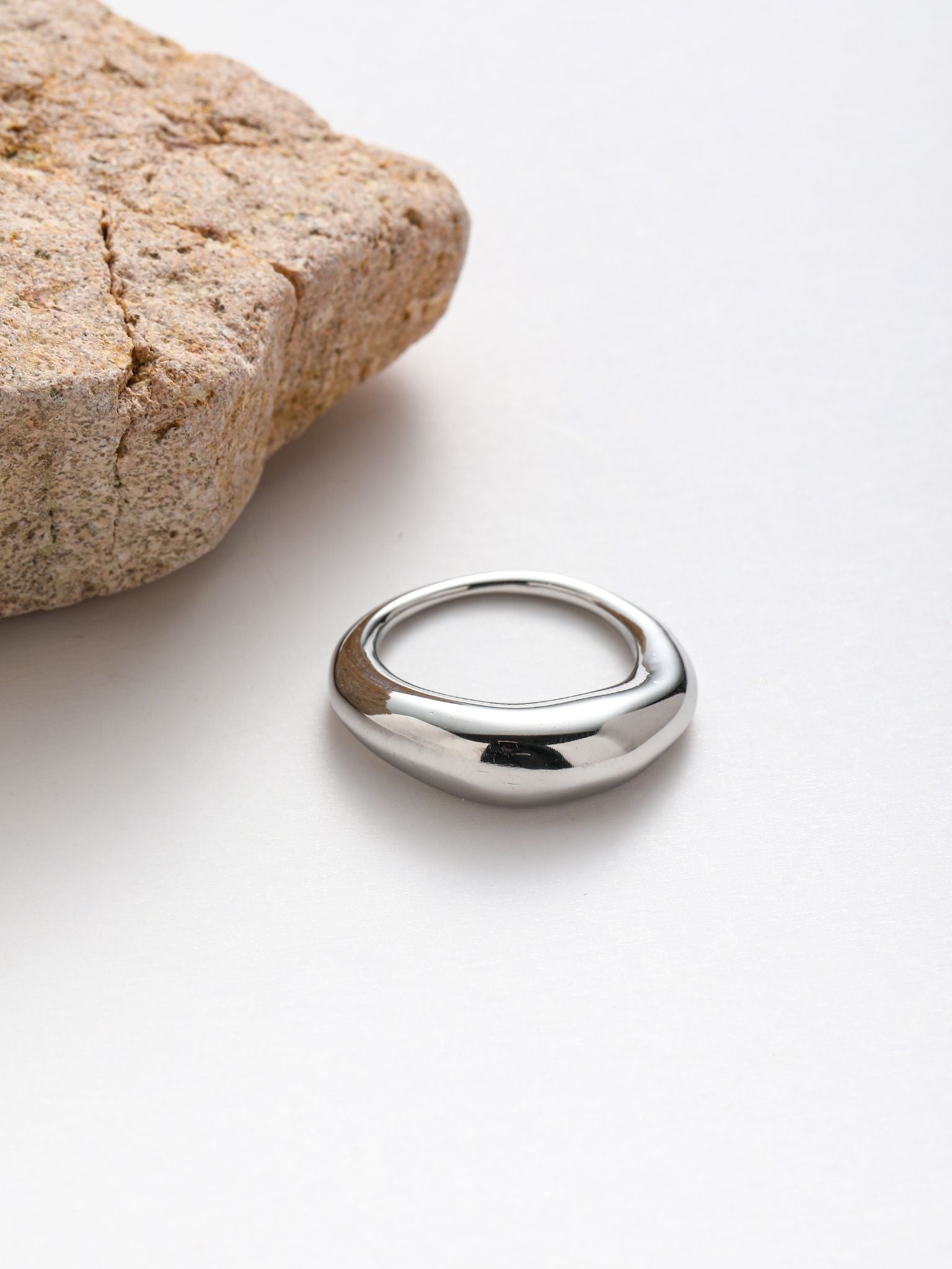 Anello a forma di goccia