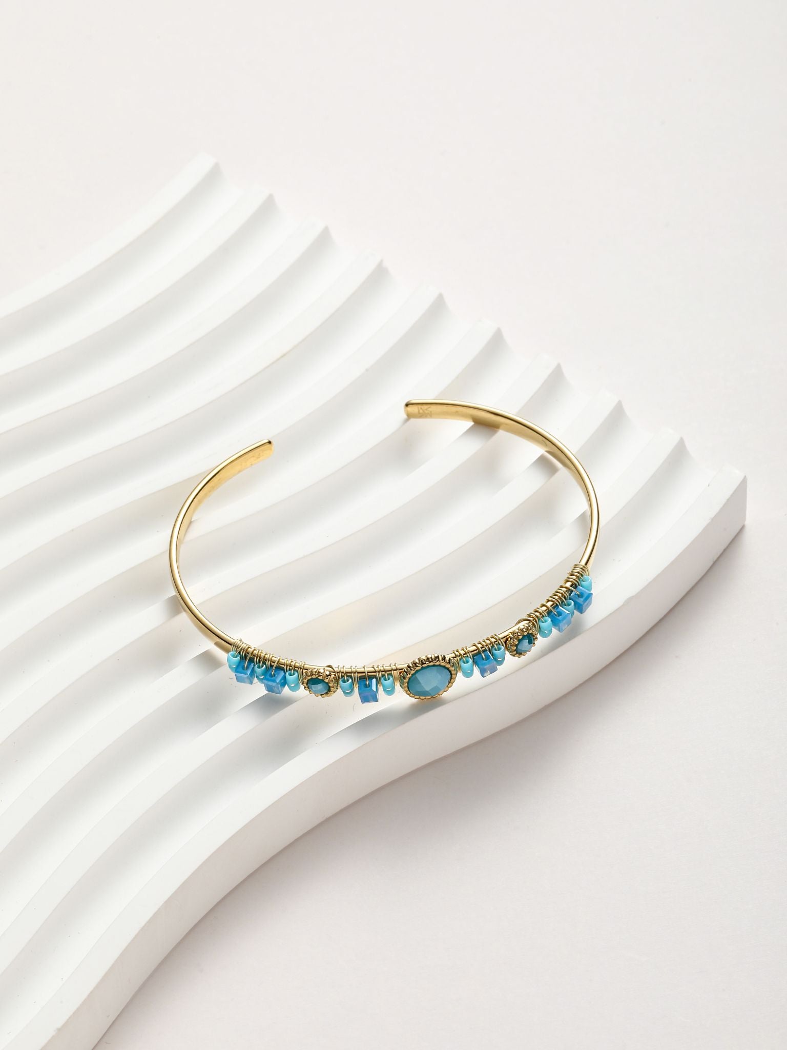 Bracciale rigido con cristalli e strass
