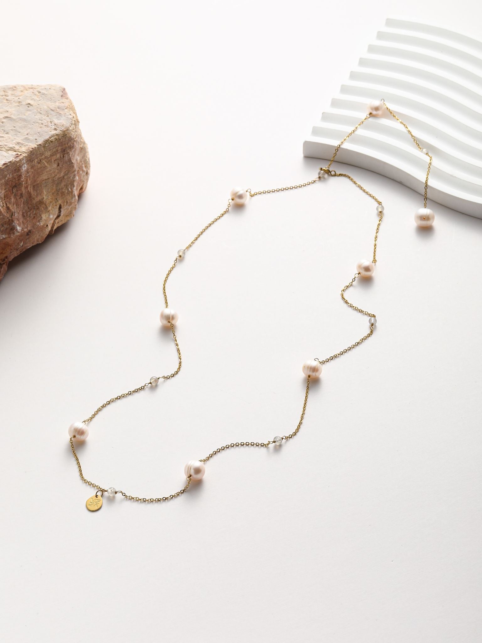 Collana in perle fiume e pietra dura