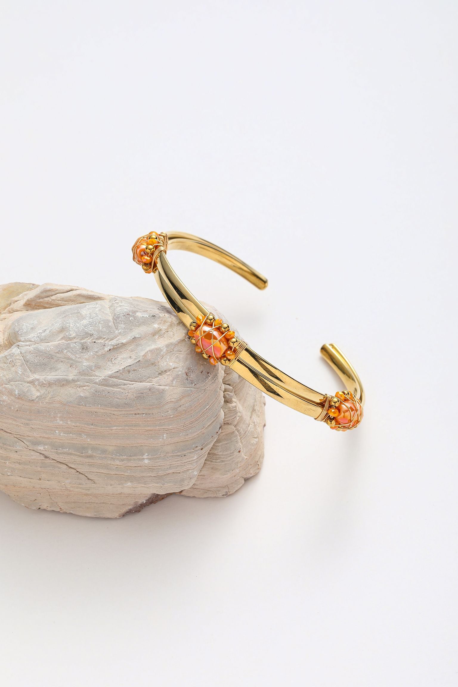 Bracciale rigido con treccio di cristalli