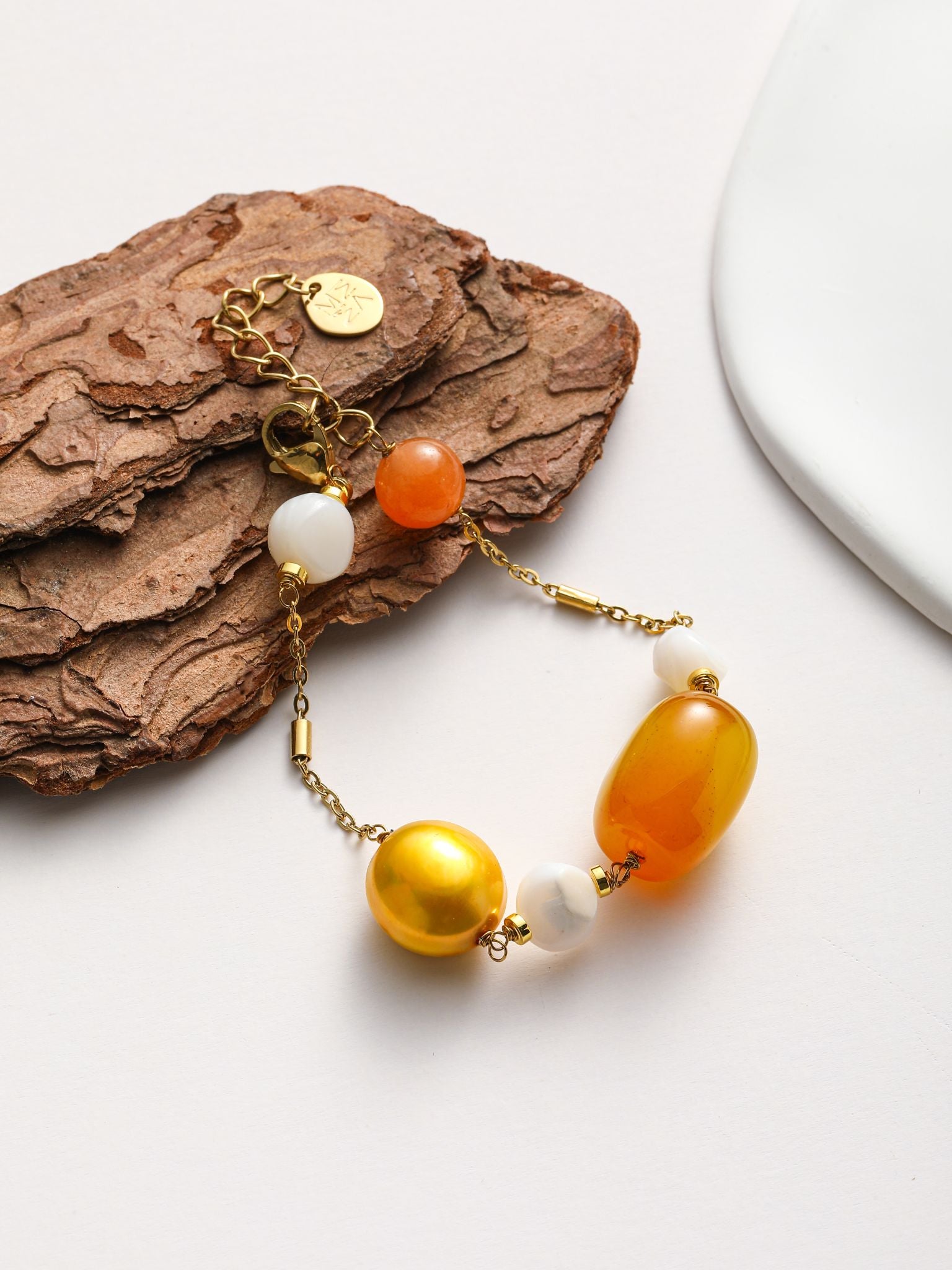 Bracciale in perle fiume e pietra dura