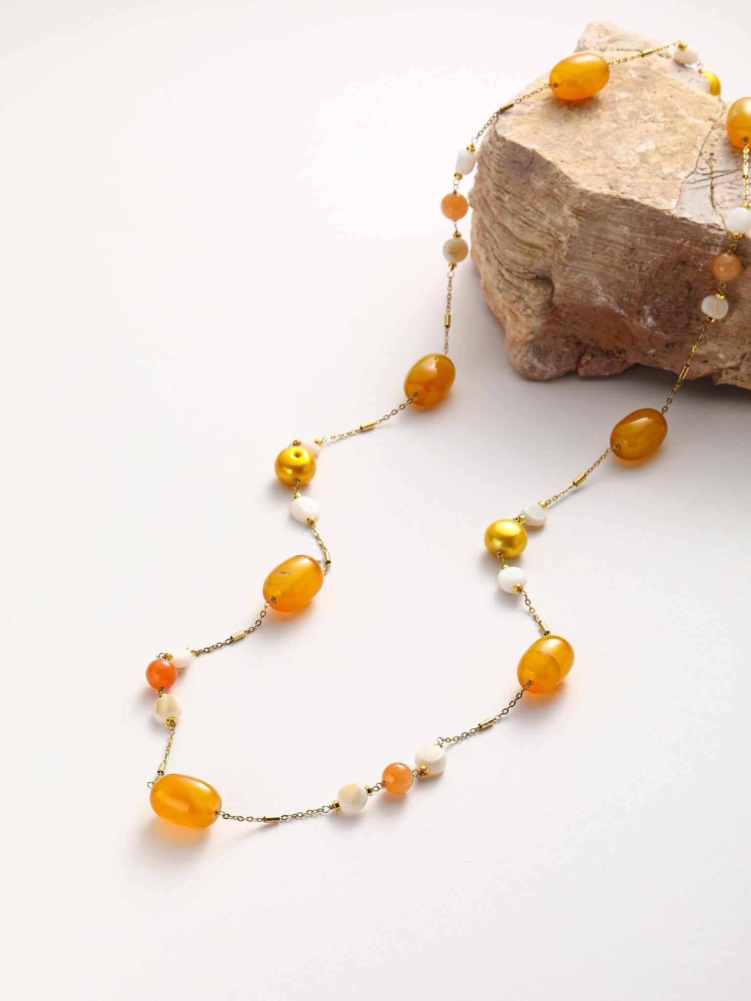 Collana in perle fiume e pietra dura