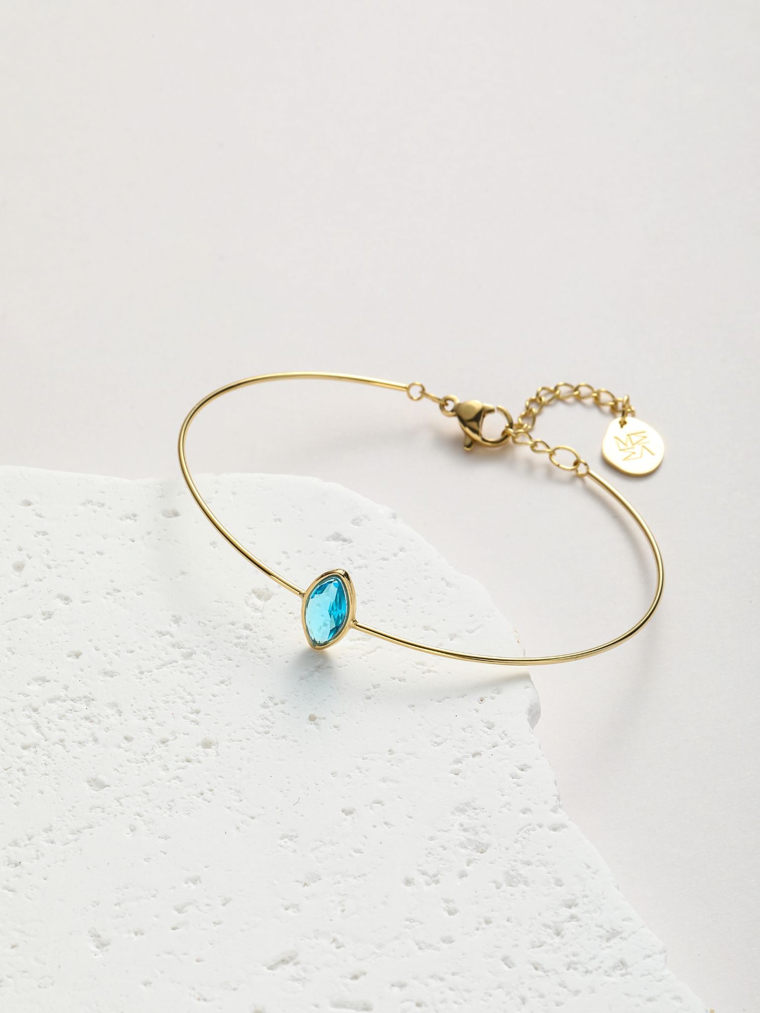 Bracciale rigido con zircone forma ovale