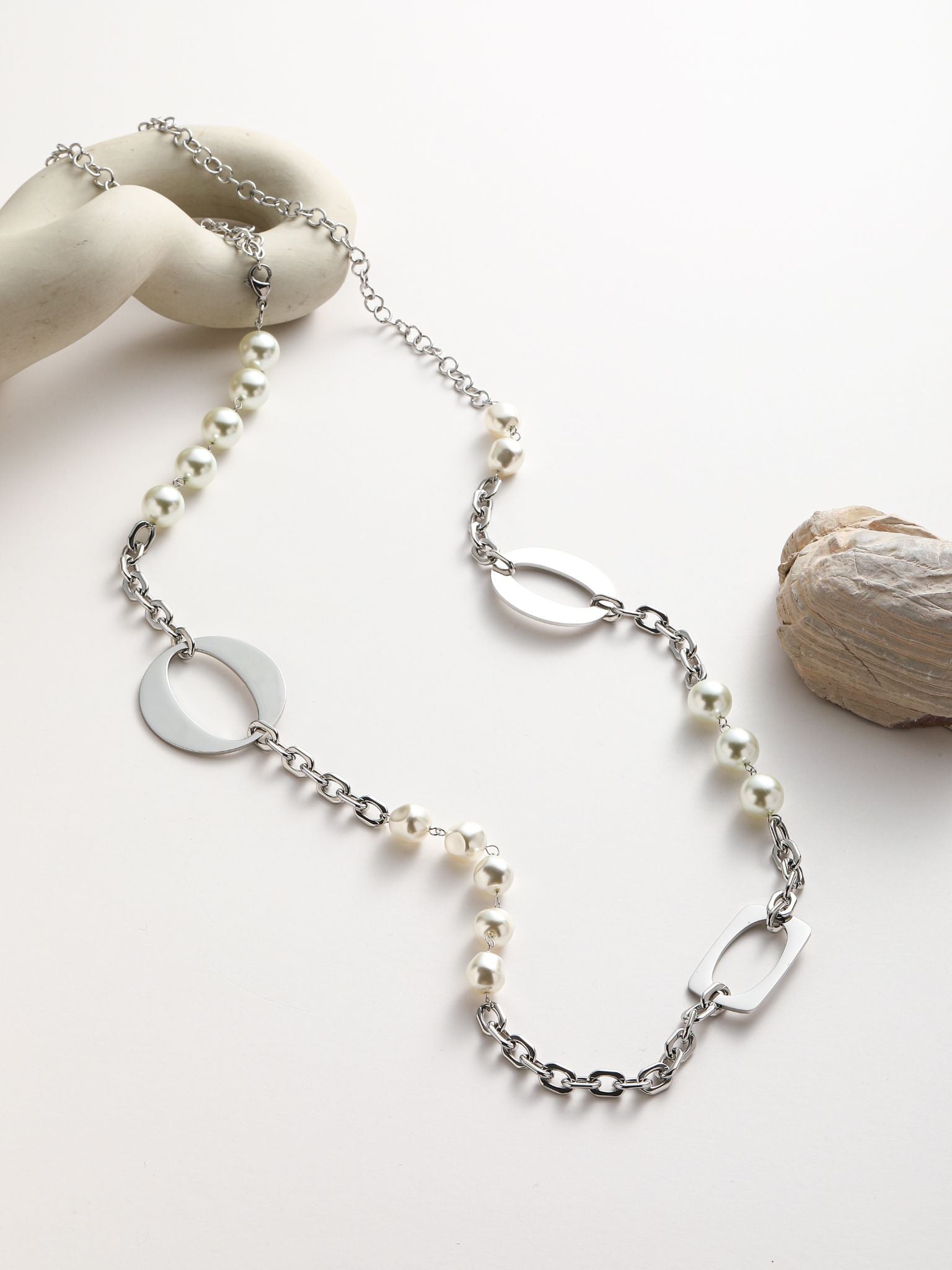 Collana con perle bianche