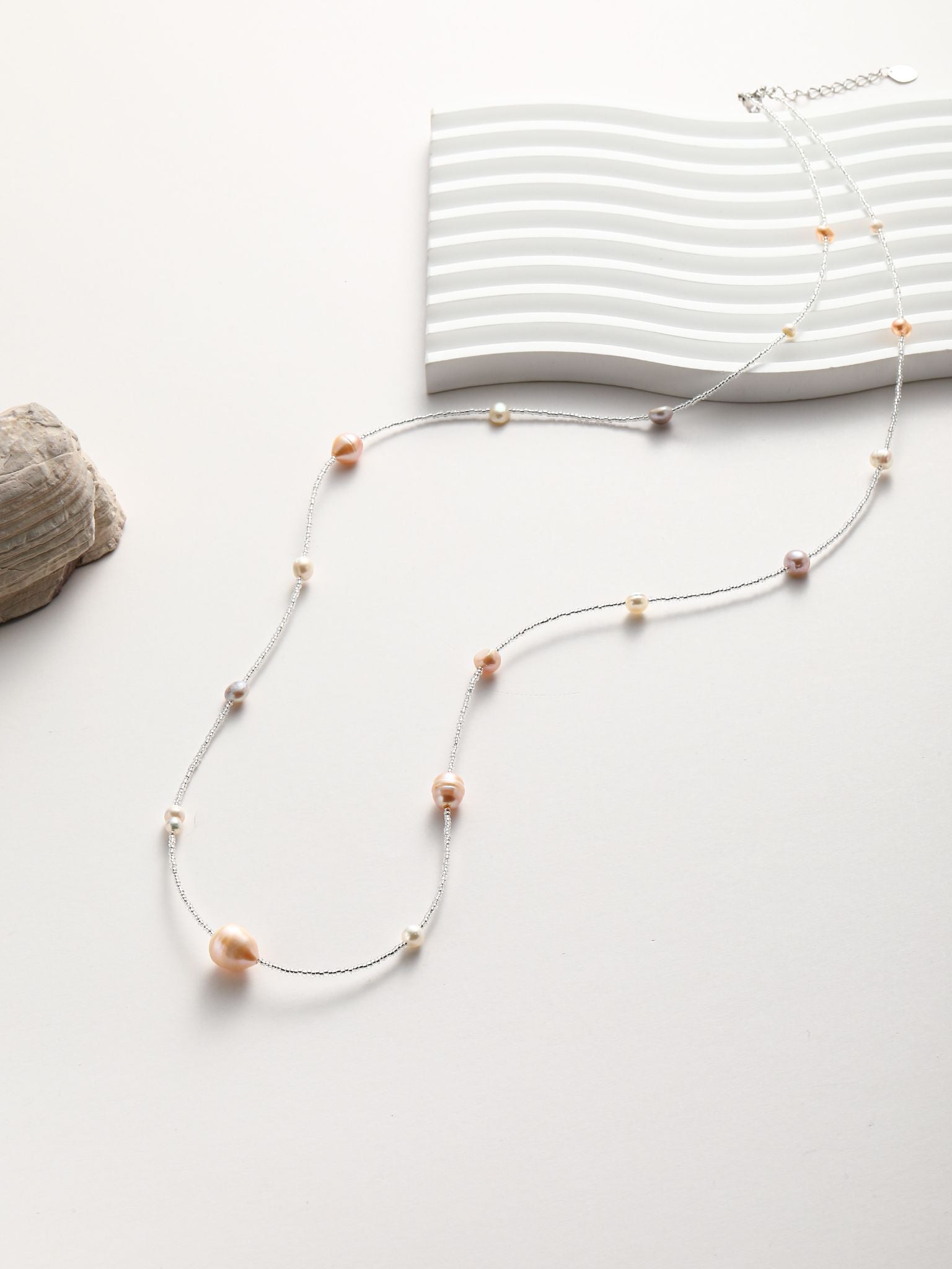 Collana in perle fiume e perline