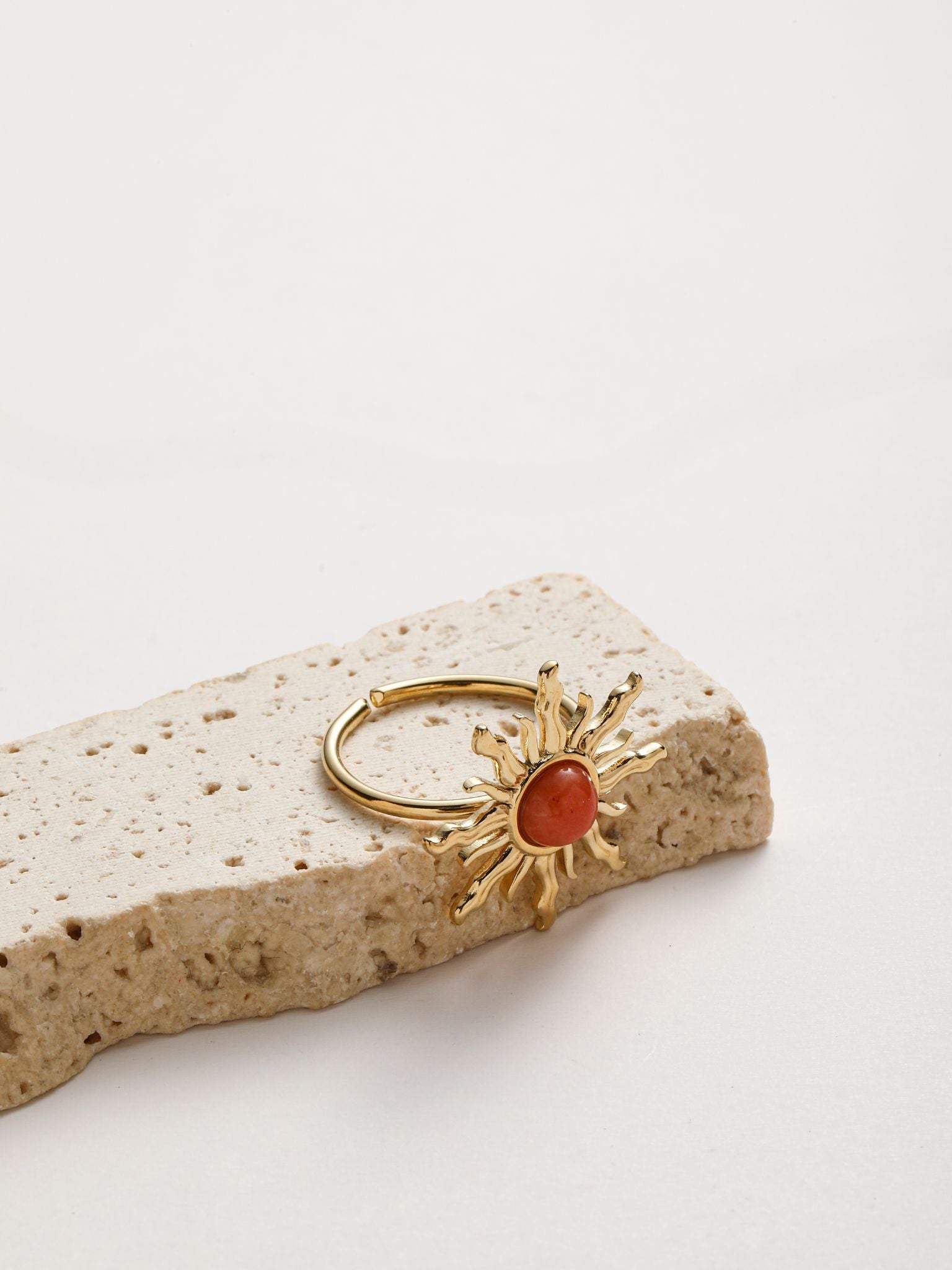 Anello a forma di sole
