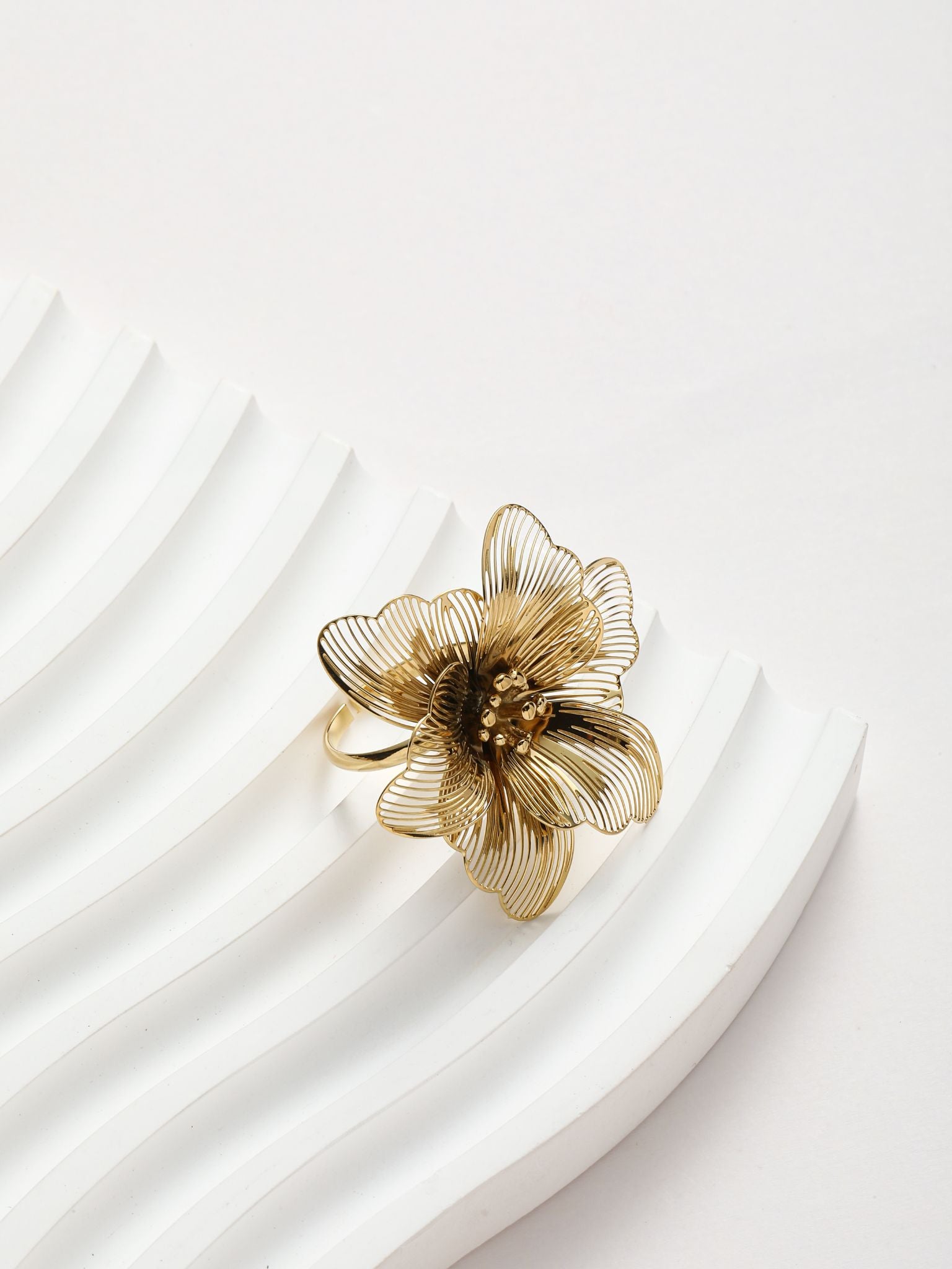 Anello con fiore floreale