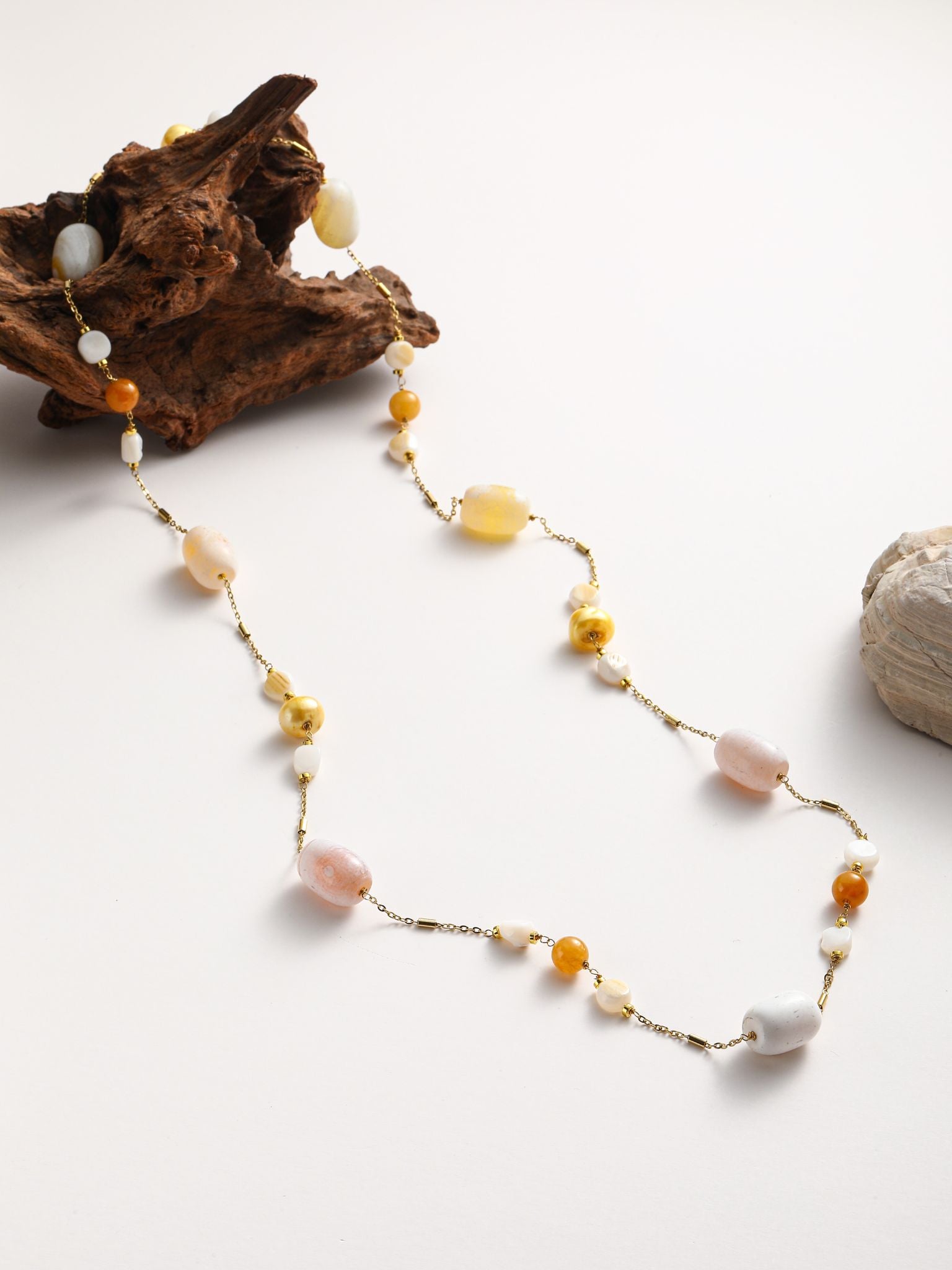 Collana in perle fiume e pietra dura